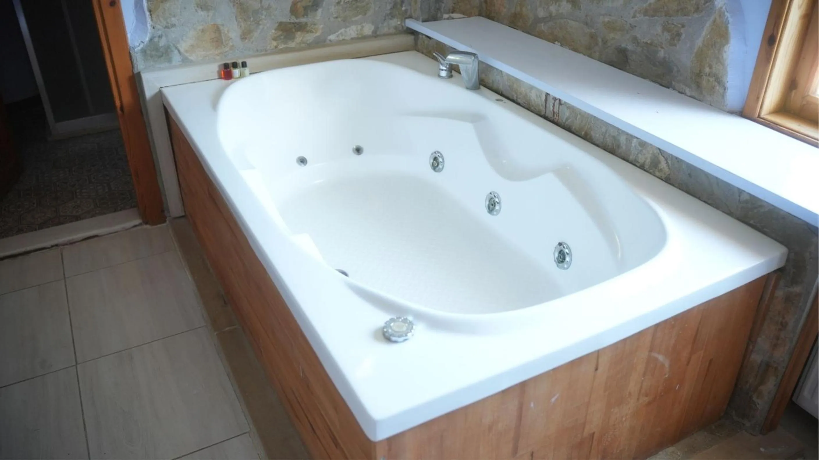 Hot Tub in Treetops Park Hotel