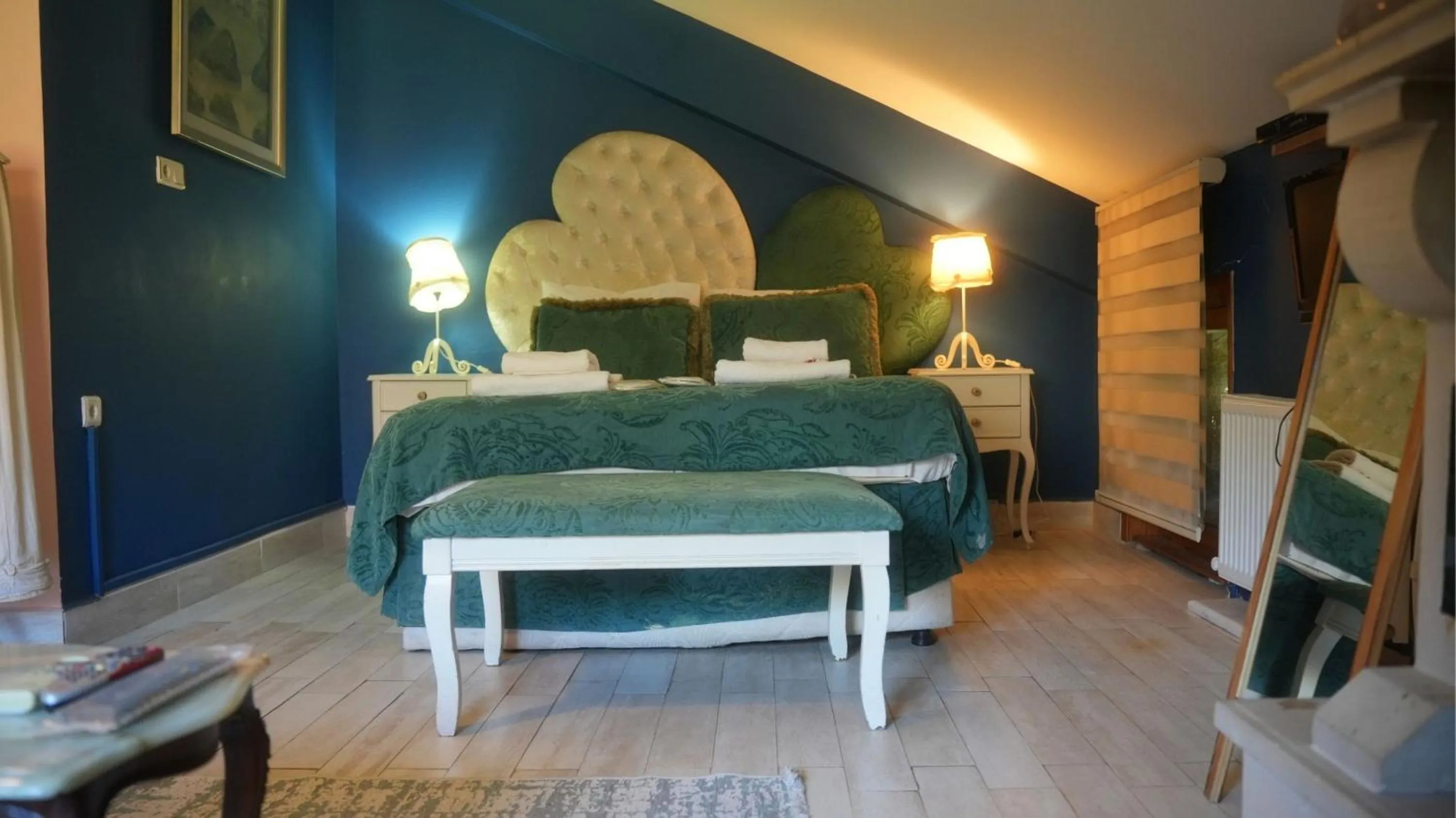 Photo of the whole room, Bed in Treetops Park Hotel