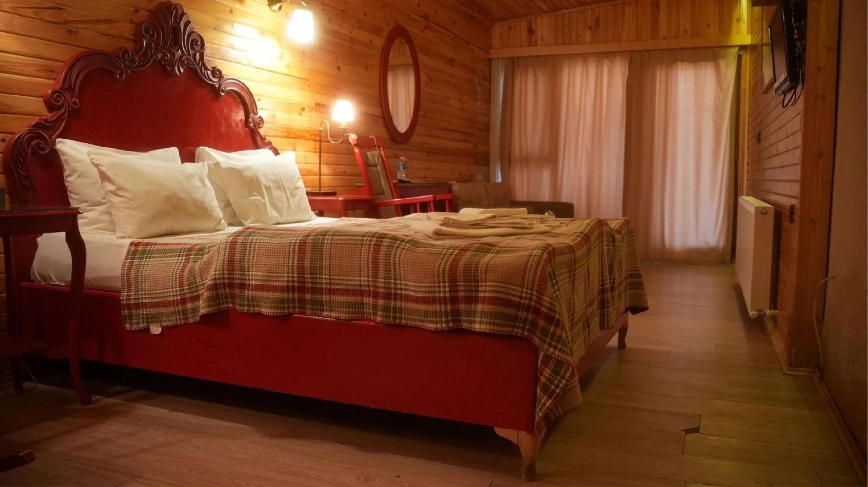 Bed in Treetops Park Hotel