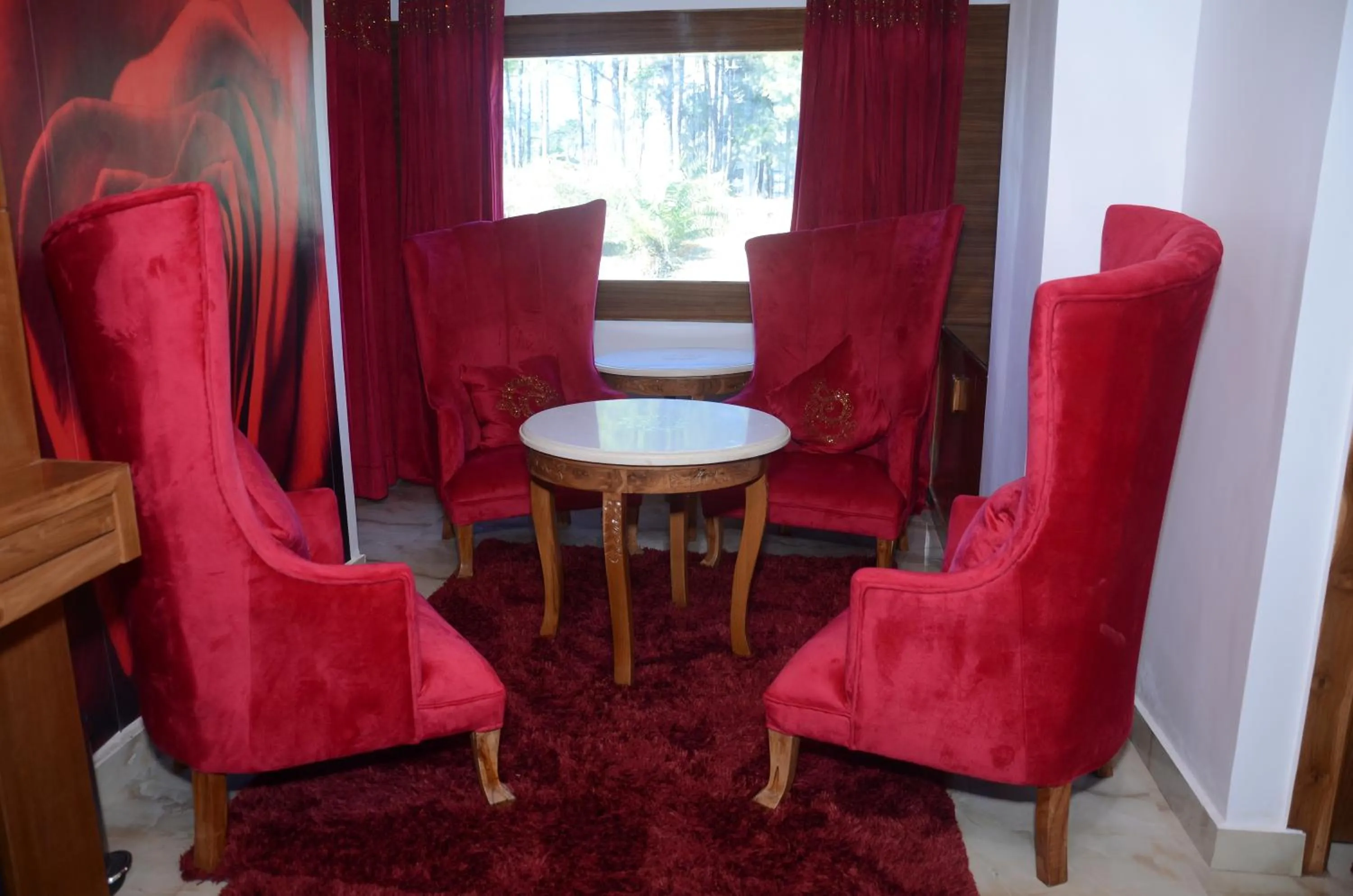 Seating area in Hotel Saheb's Castle - Best Mountain View & Jacuzzi Suites, McLeodganj