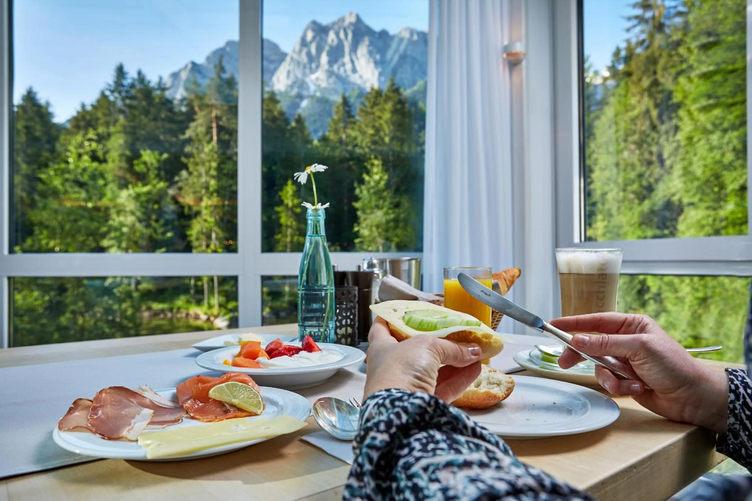 Restaurant/places to eat in Hotel am Badersee