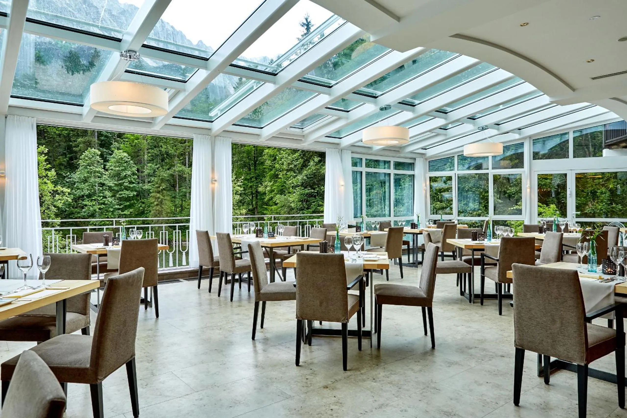Restaurant/places to eat in Hotel am Badersee
