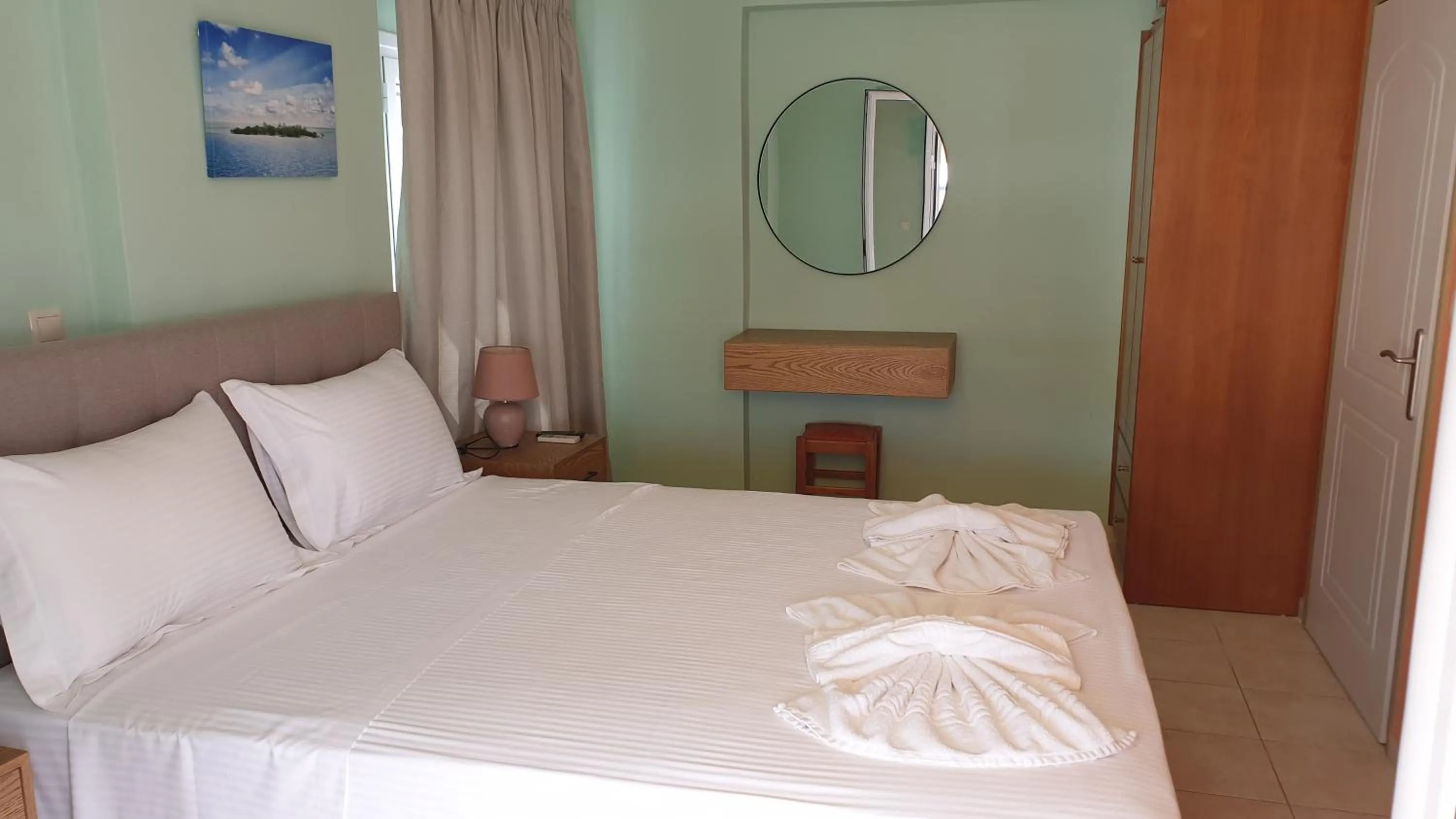 Bed in Bayside Apartments