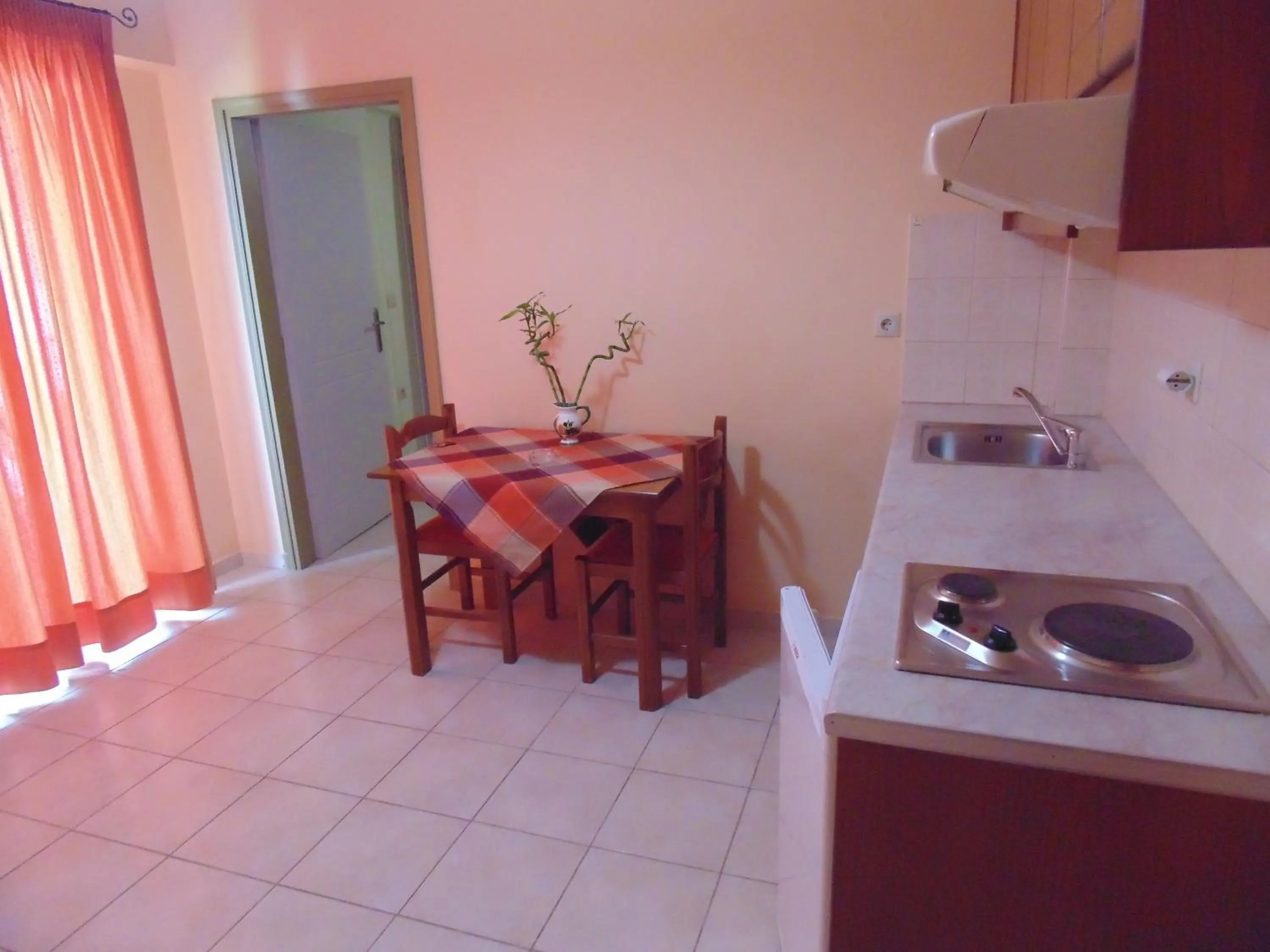Kitchen or kitchenette in Bayside Apartments