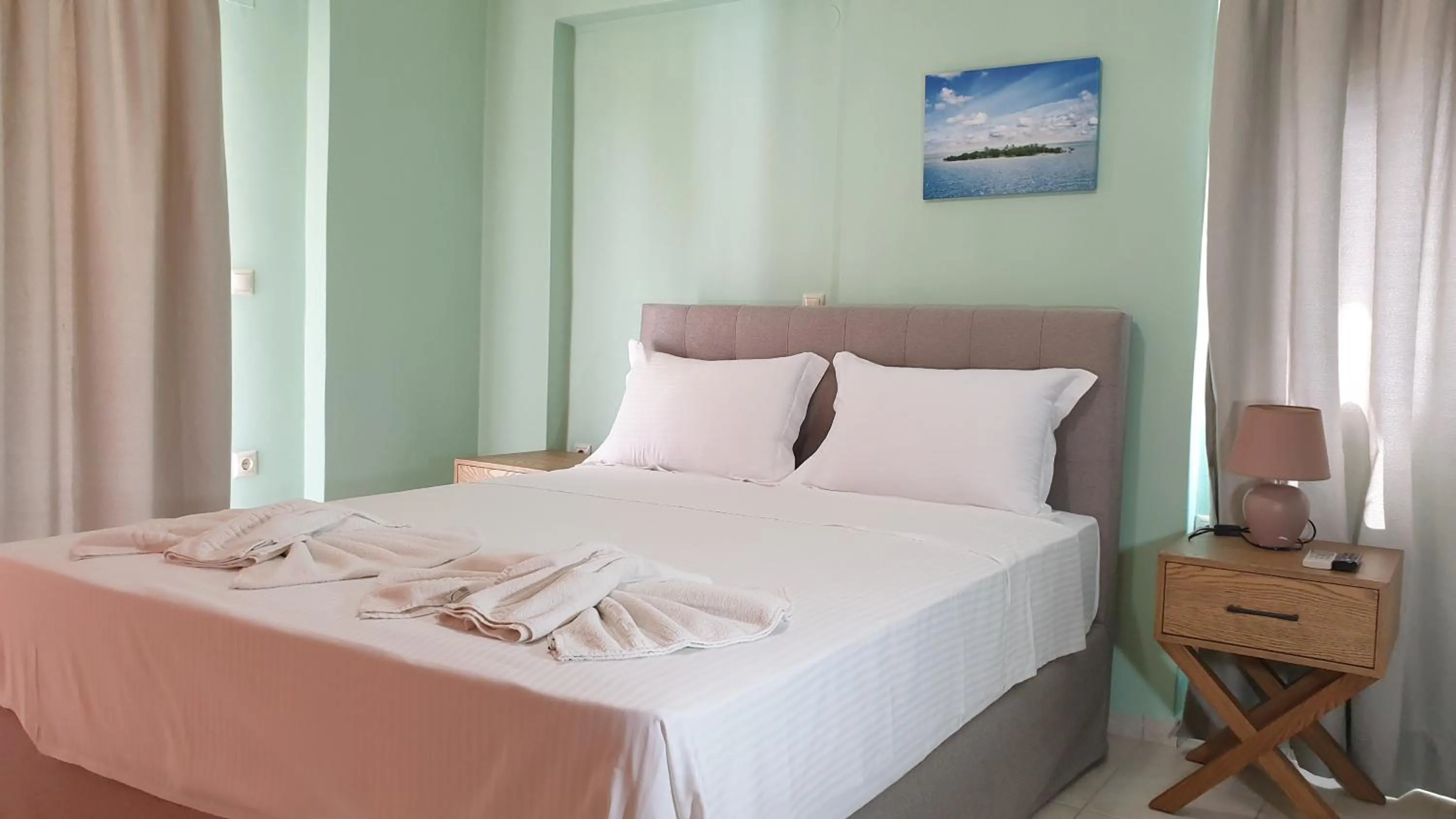 Bed in Bayside Apartments