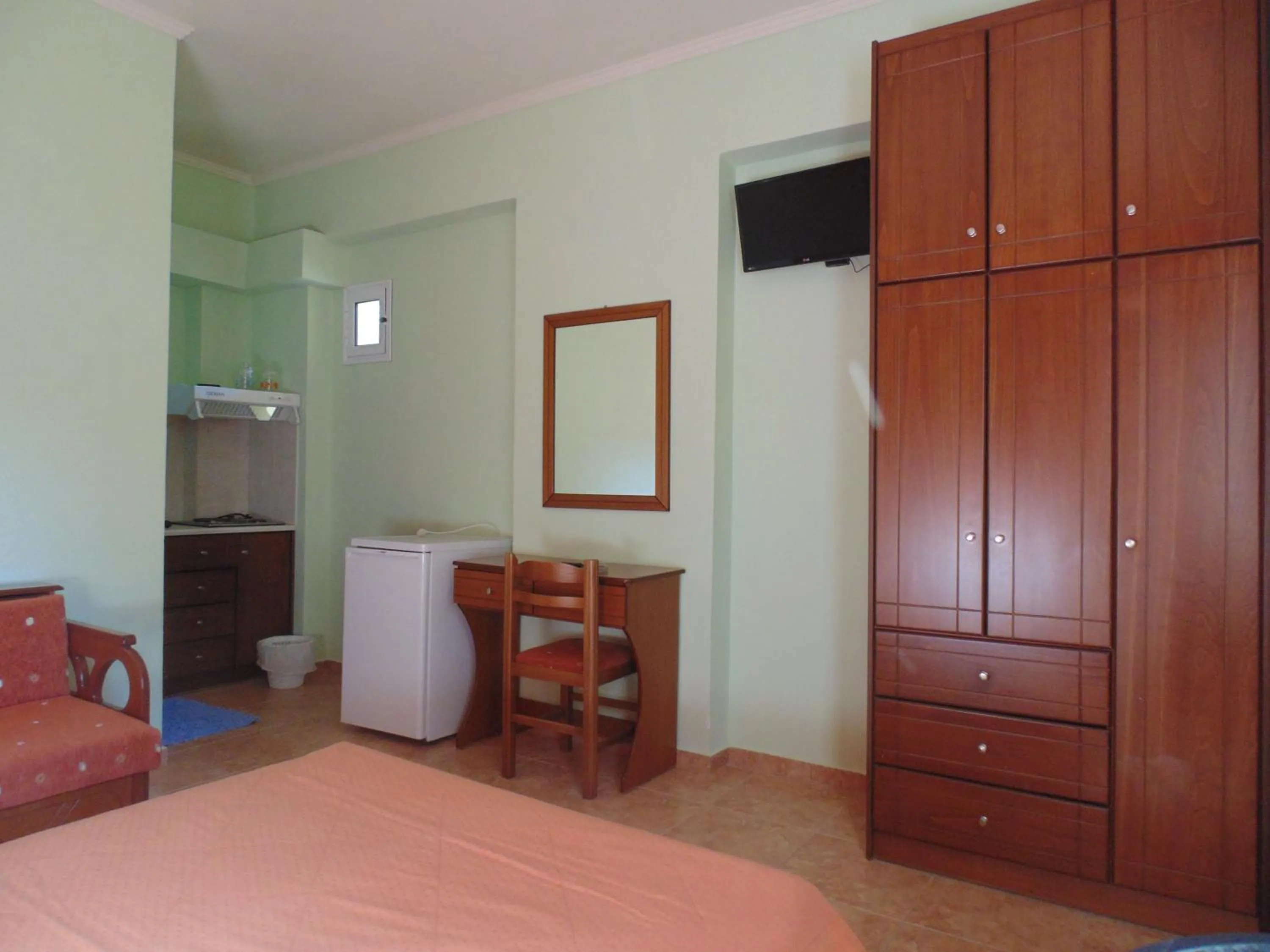 Kitchen or kitchenette, Bed in Bayside Apartments