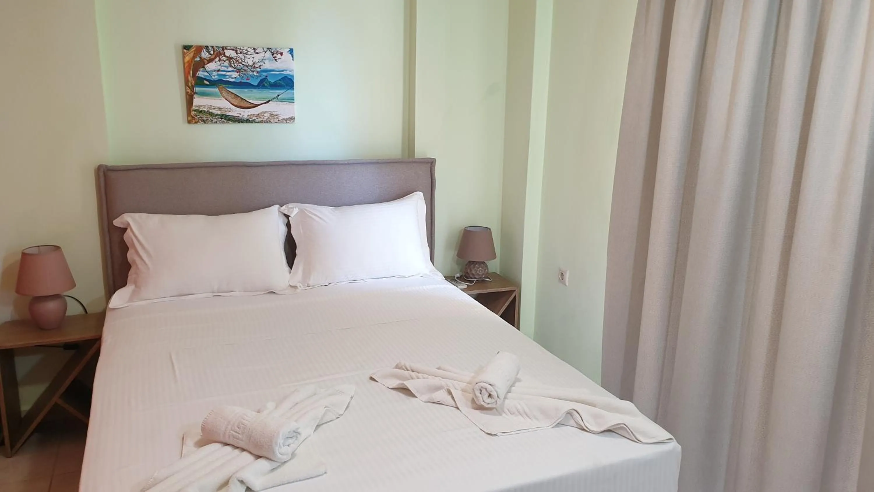 Bed in Bayside Apartments