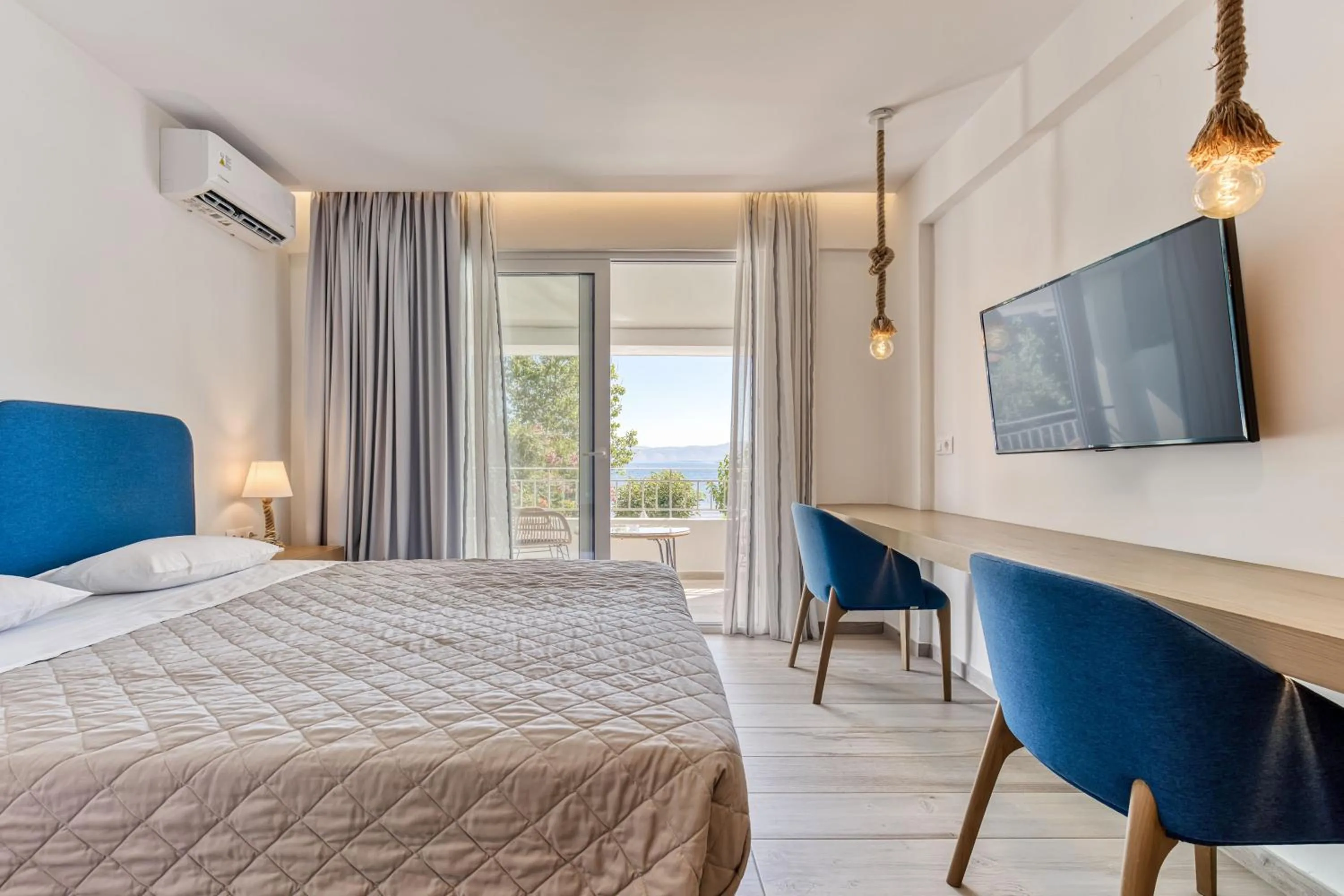 Bedroom, Bed in Sirocco Hotel