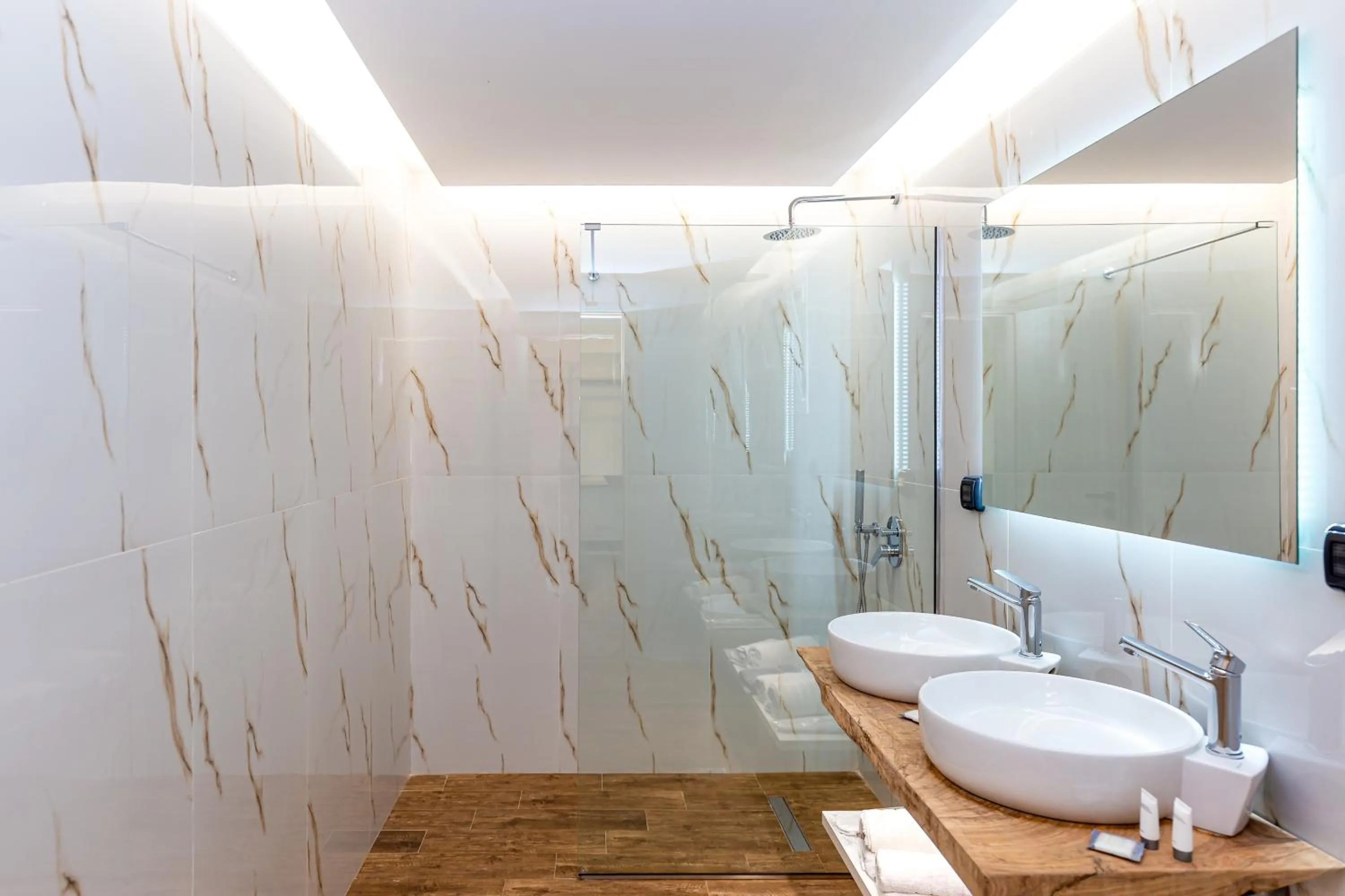 Bathroom in Sirocco Hotel