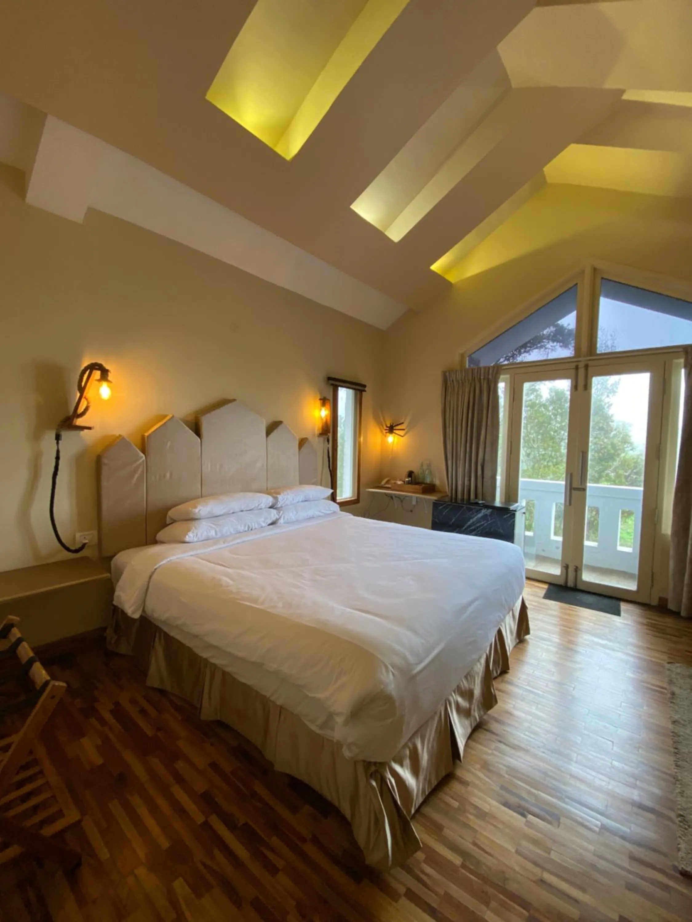 Photo of the whole room, Bed in COTTAGES BY THE CREEK.