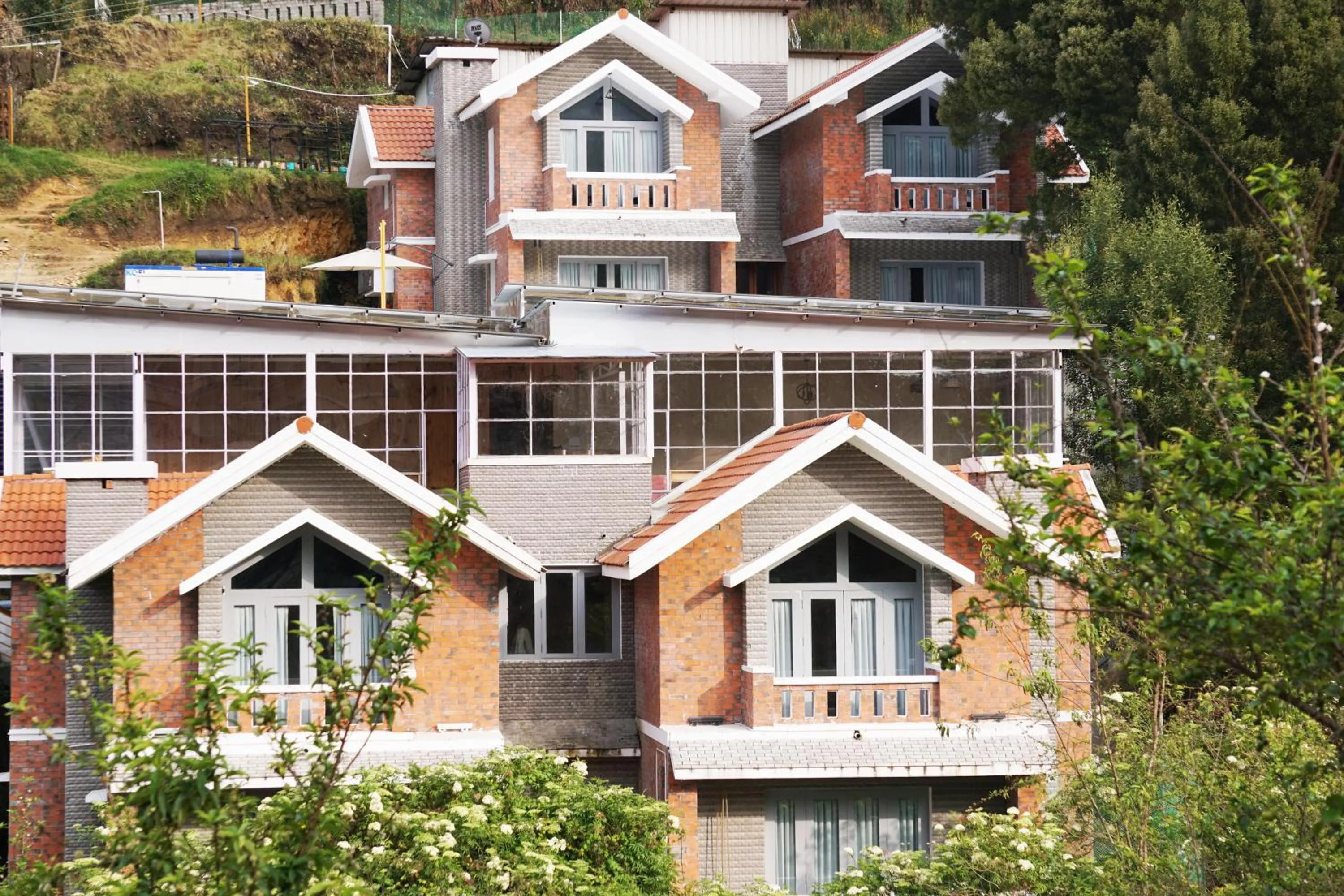 Property building in COTTAGES BY THE CREEK.