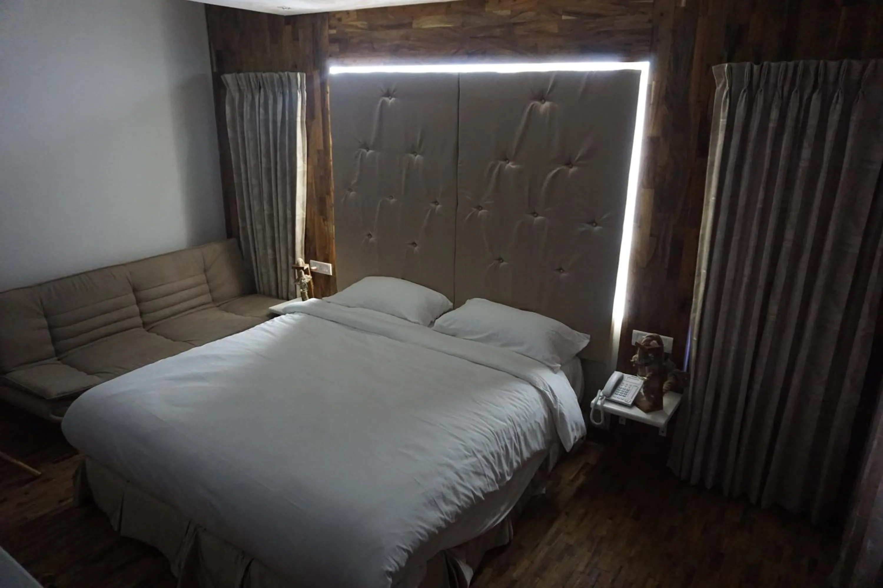Bedroom, Bed in COTTAGES BY THE CREEK.