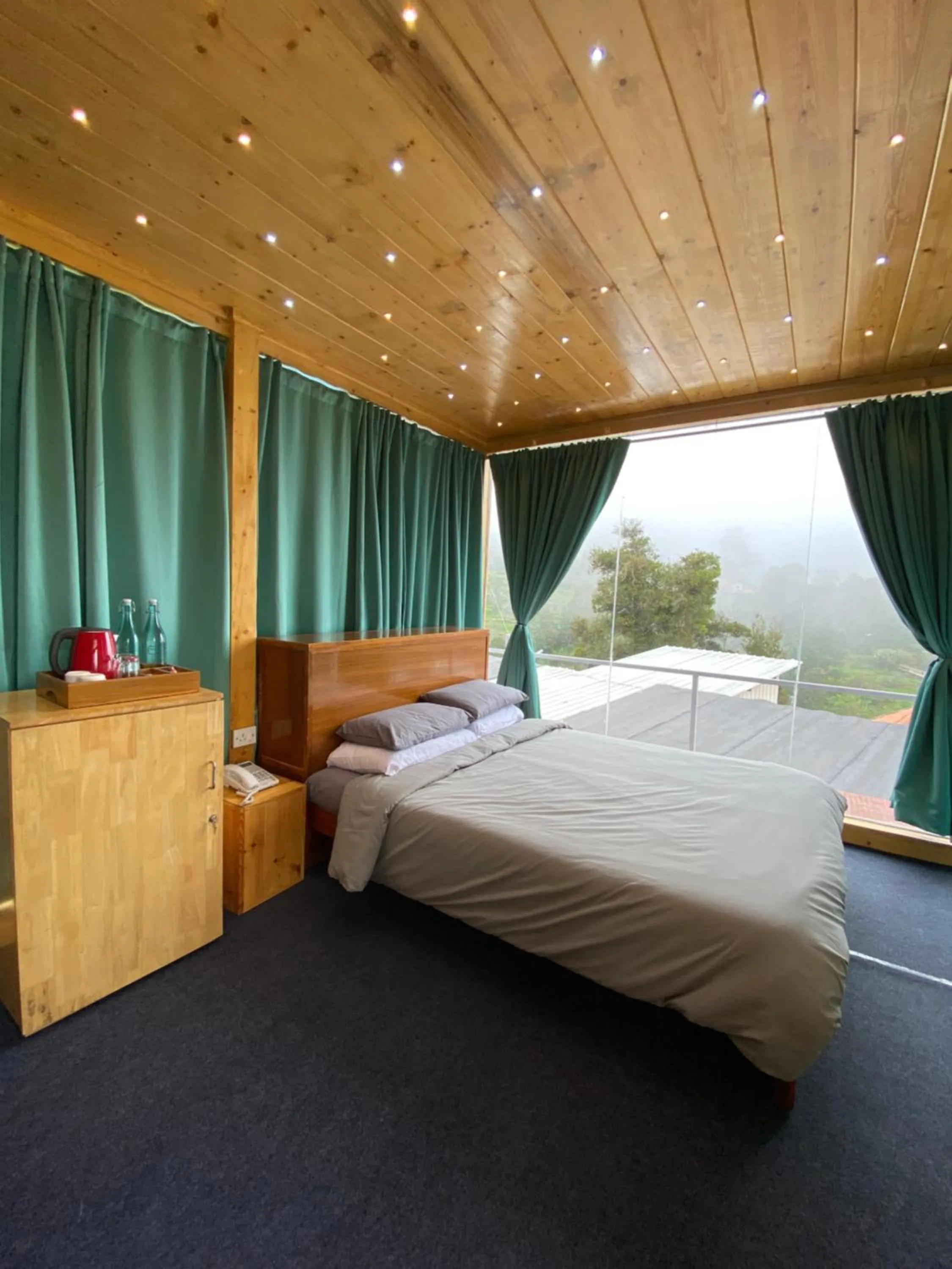 Photo of the whole room, Bed in COTTAGES BY THE CREEK.