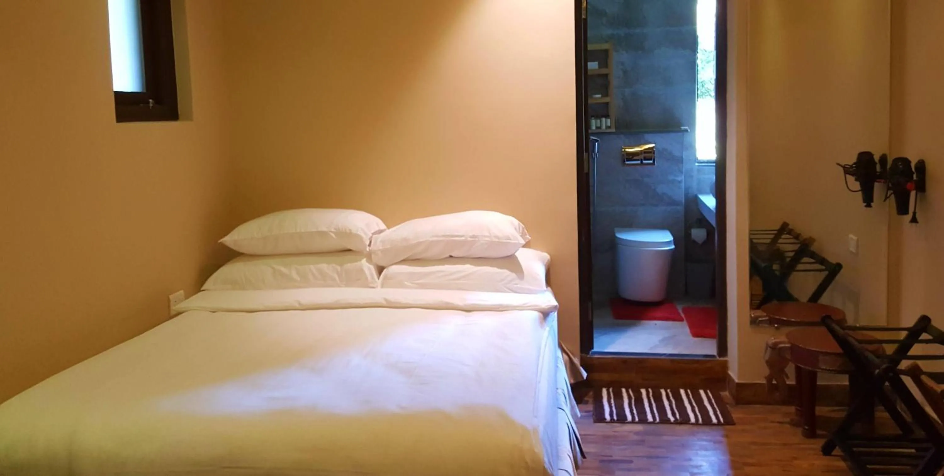 Photo of the whole room, Bed in COTTAGES BY THE CREEK.
