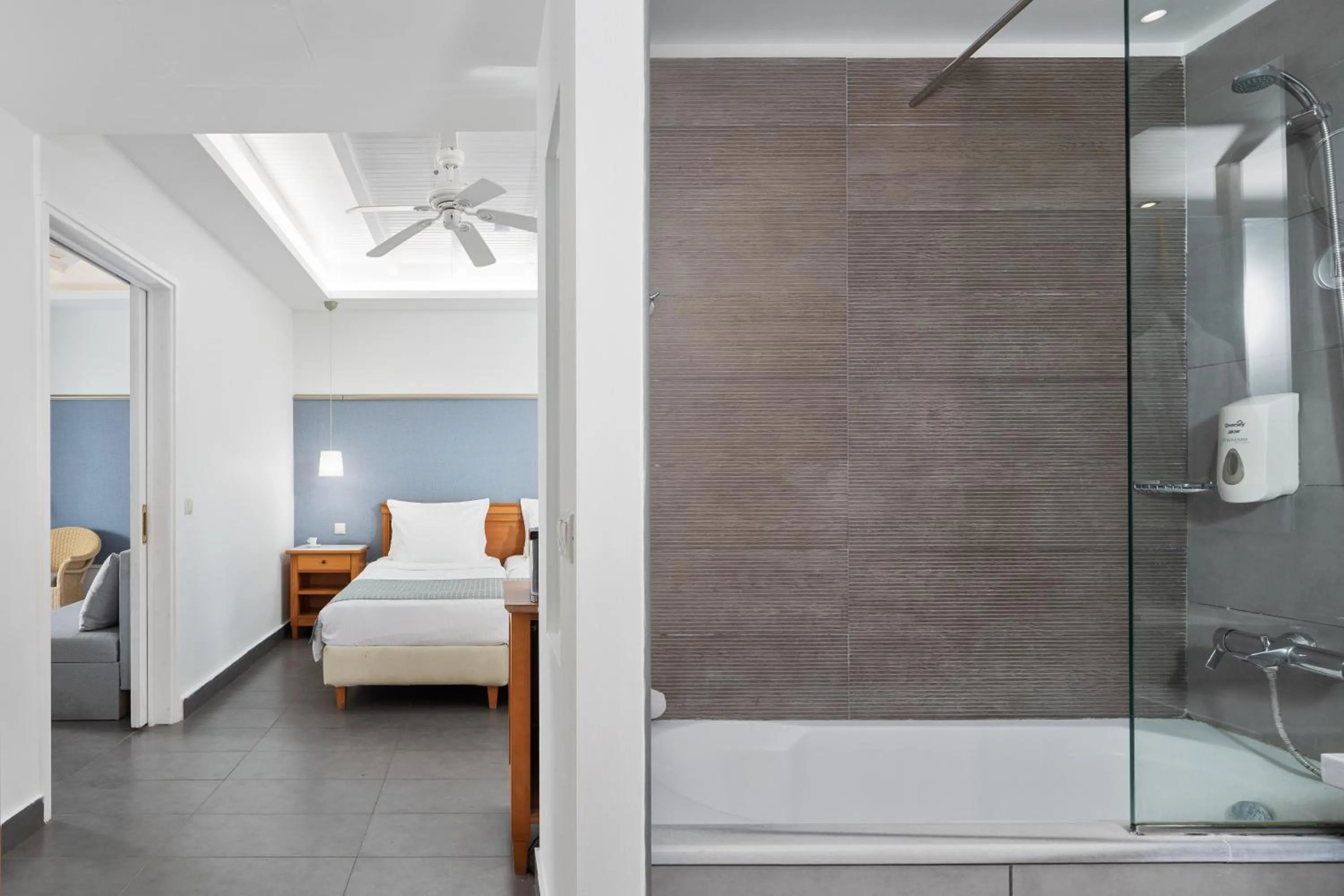 Bathroom, Bed in SENTIDO Apollo Palace