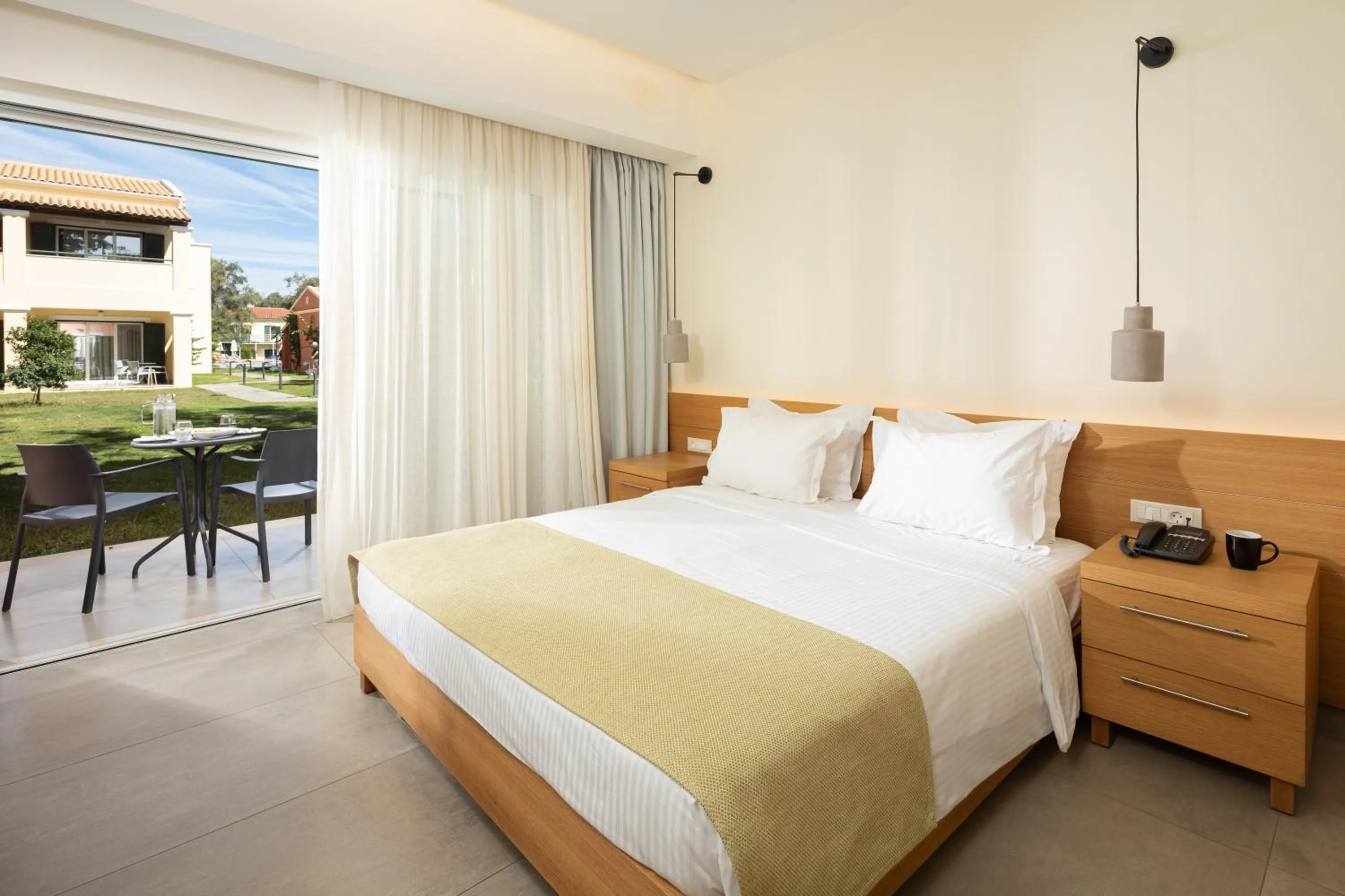 Bedroom, Bed in SENTIDO Apollo Palace