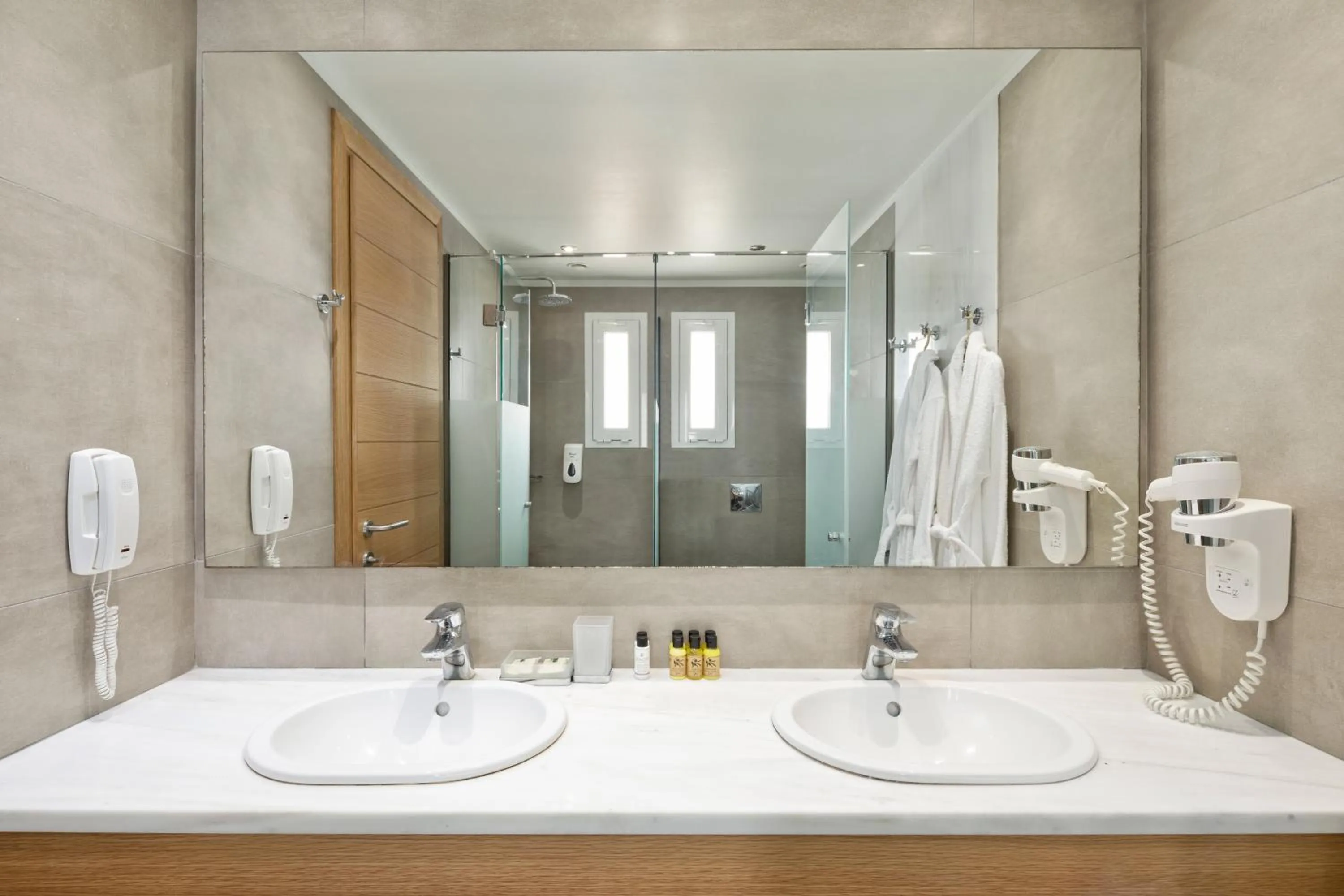 Bathroom in SENTIDO Apollo Palace