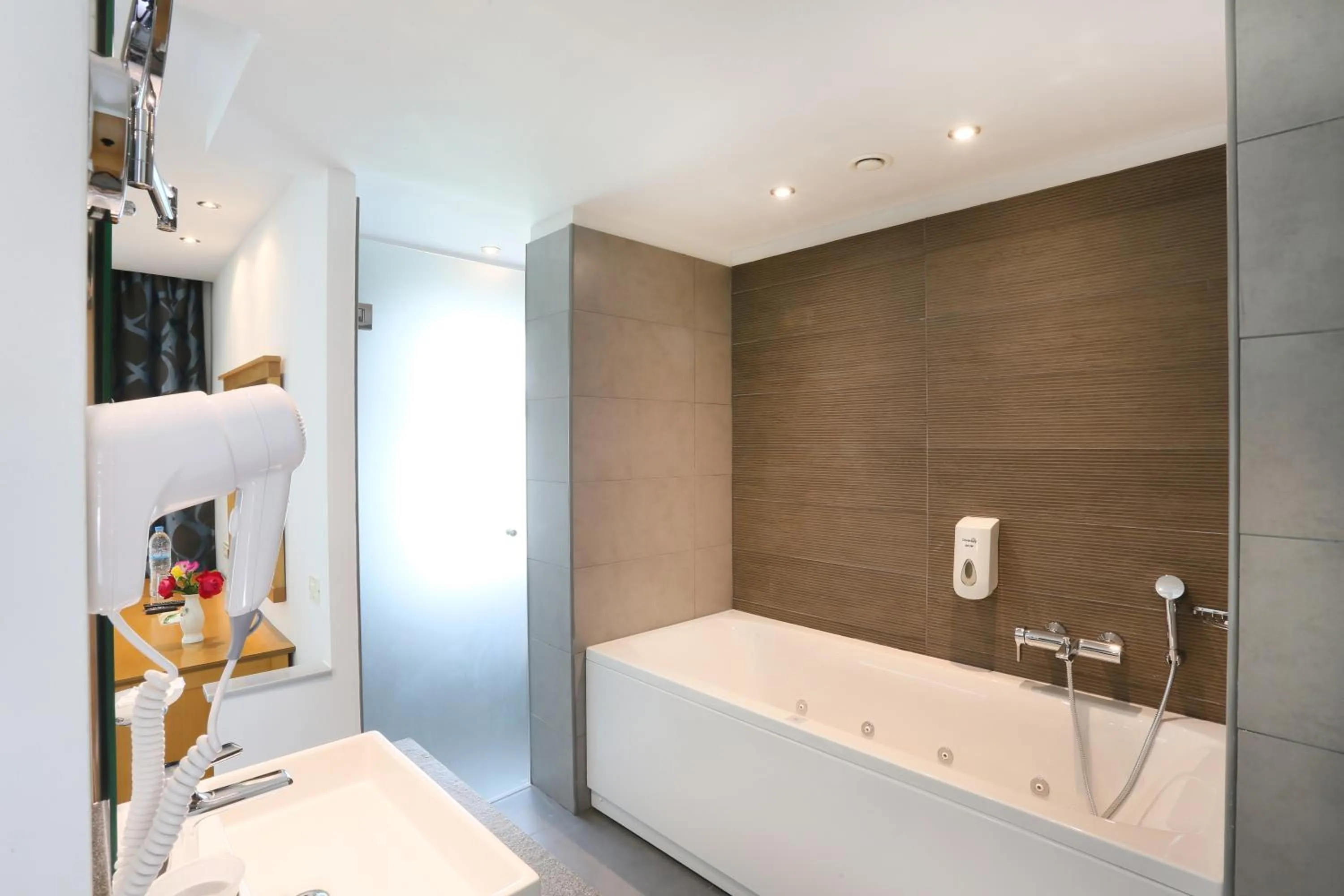 Bath in SENTIDO Apollo Palace