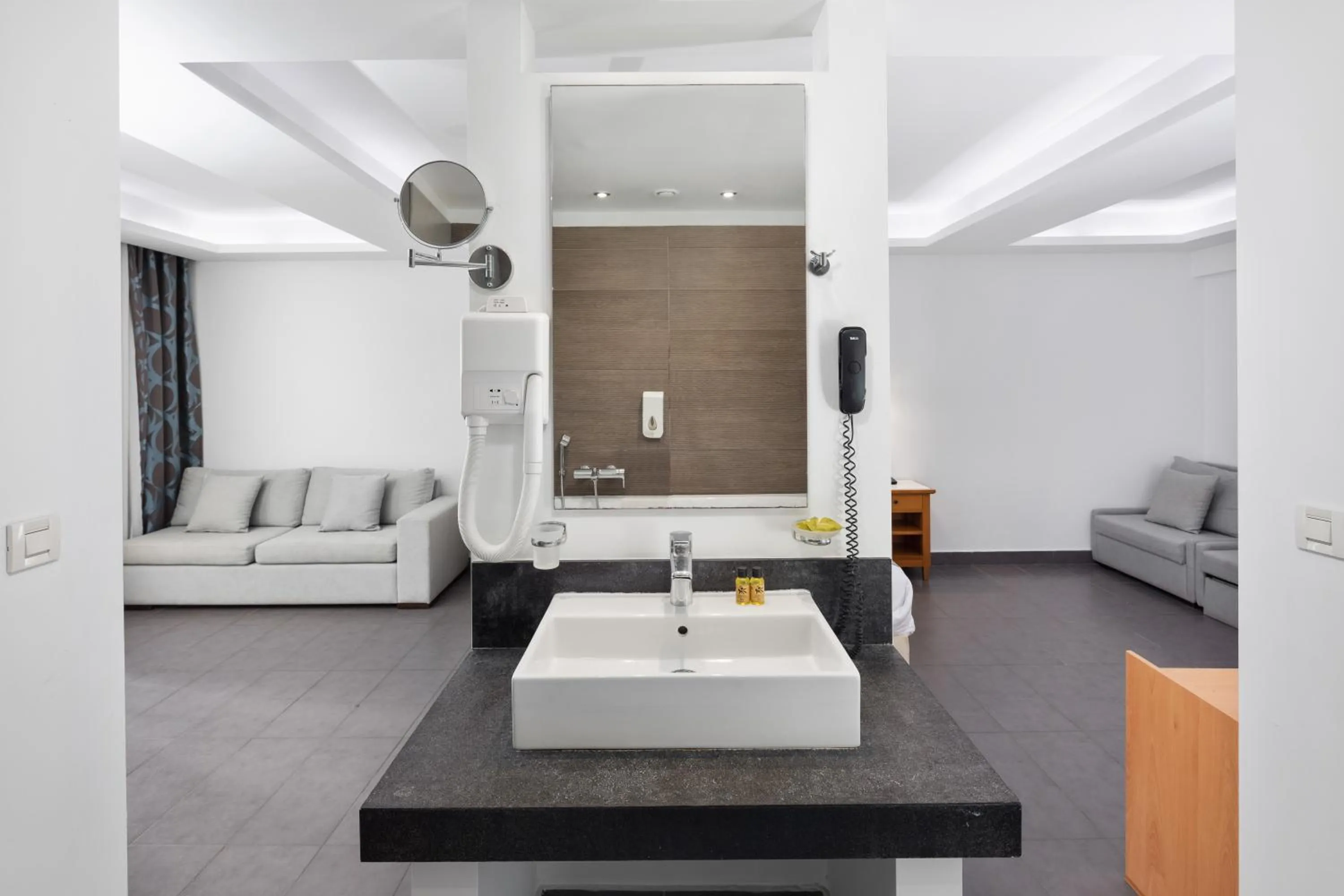 Bedroom in SENTIDO Apollo Palace