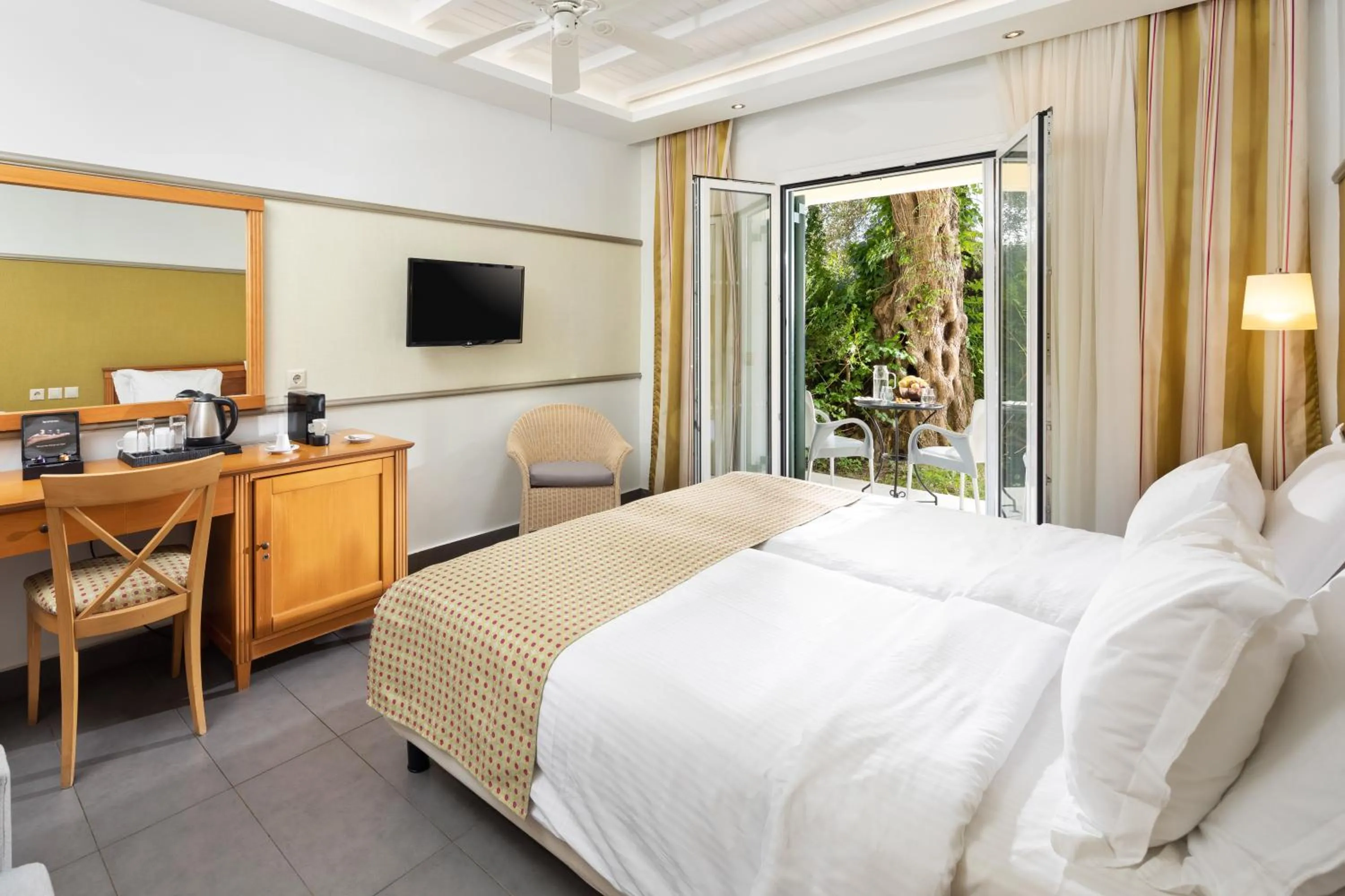 Bedroom, Bed in SENTIDO Apollo Palace