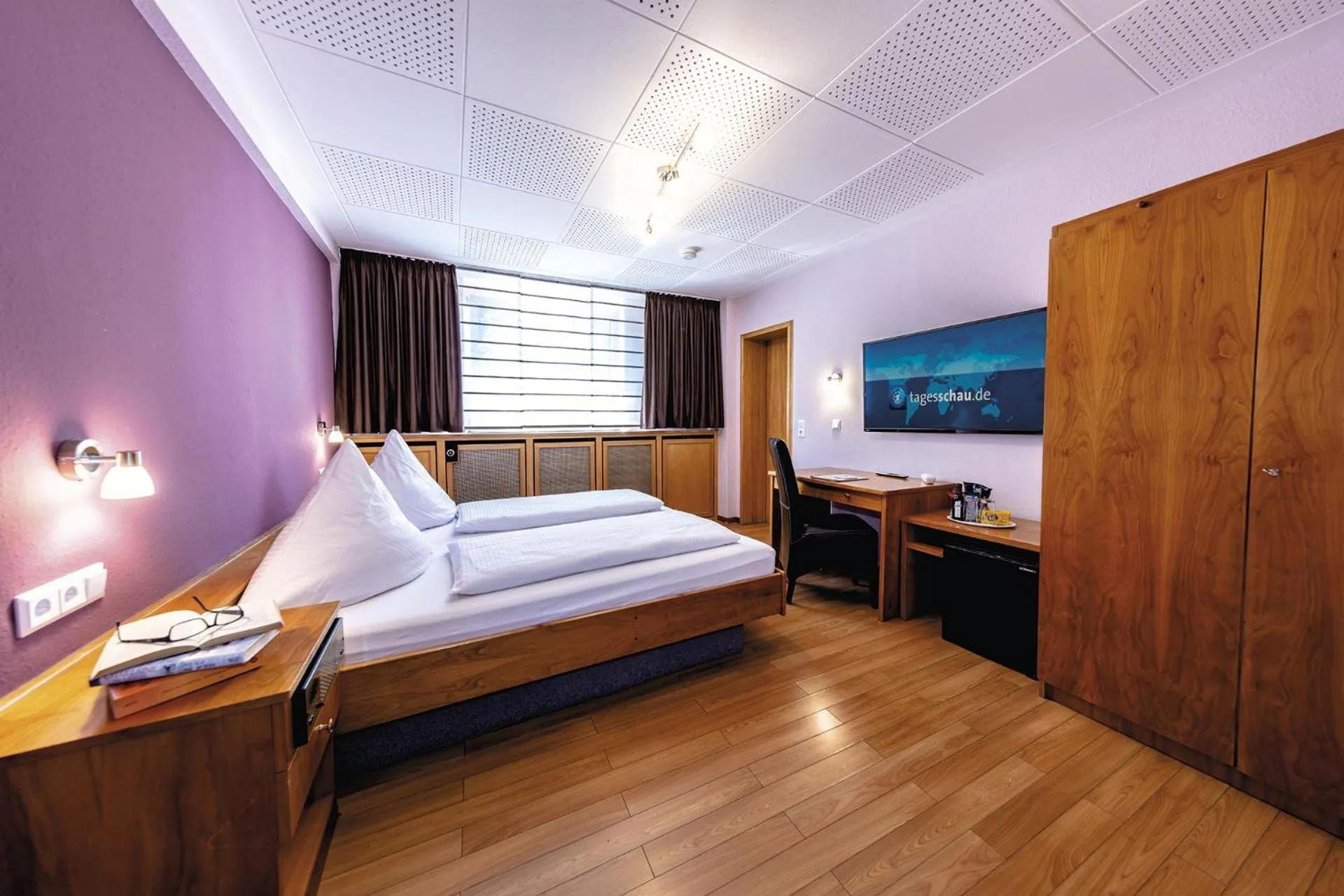 Photo of the whole room, Bed in Gasthaus zum Ochsen