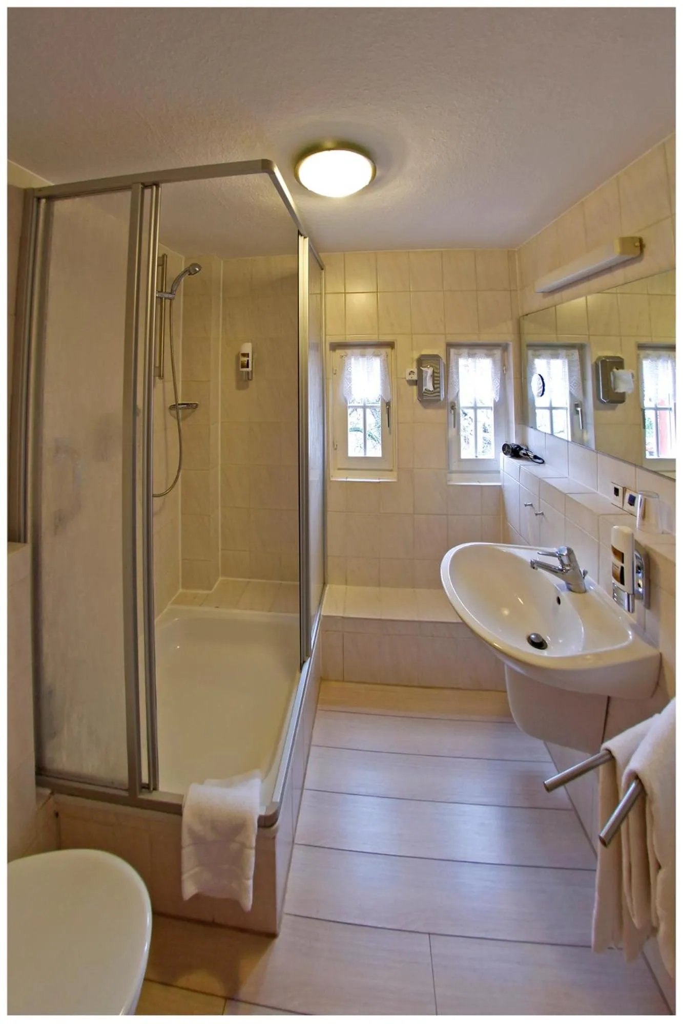 Bathroom in Gasthaus zum Ochsen