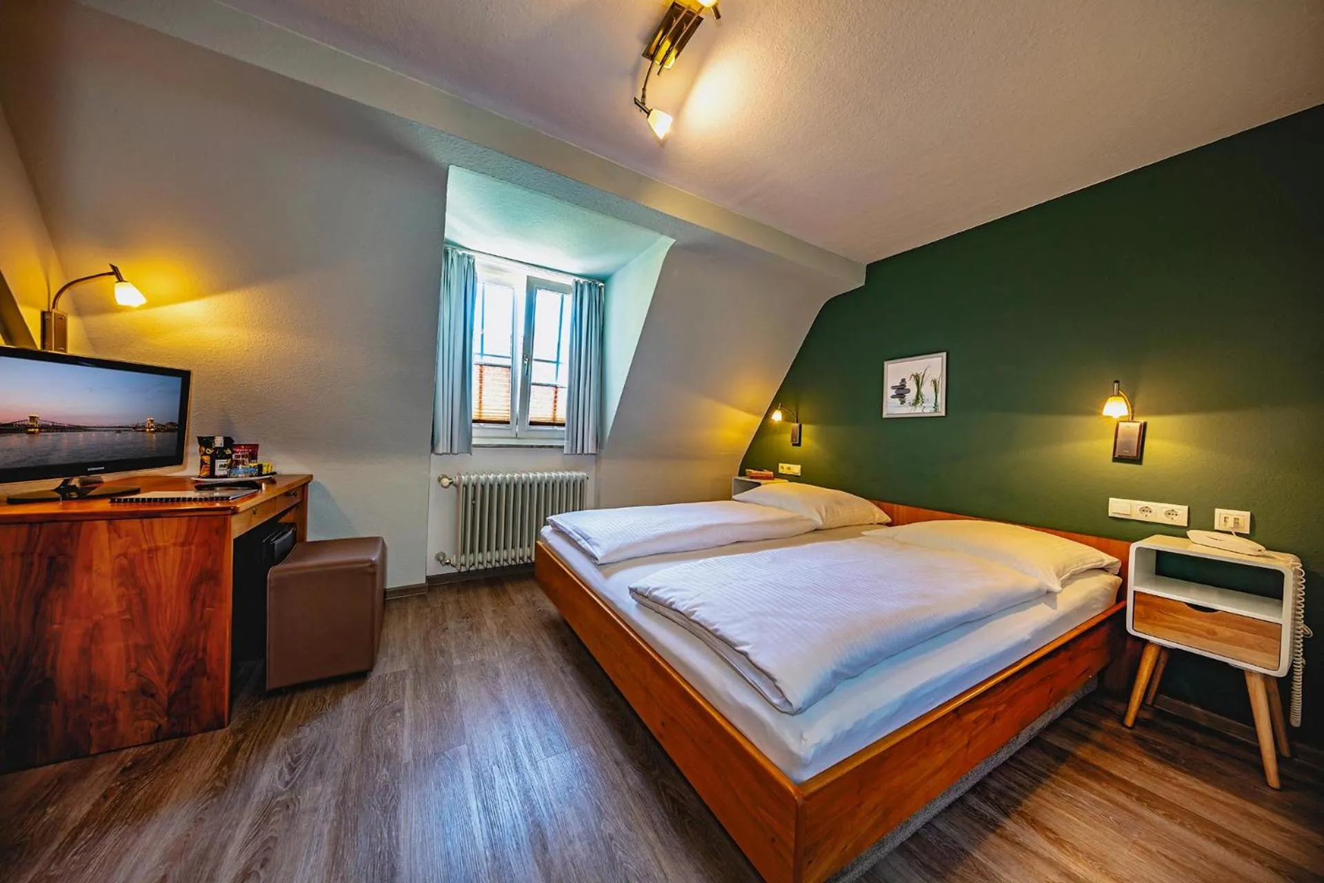 Photo of the whole room, Bed in Gasthaus zum Ochsen