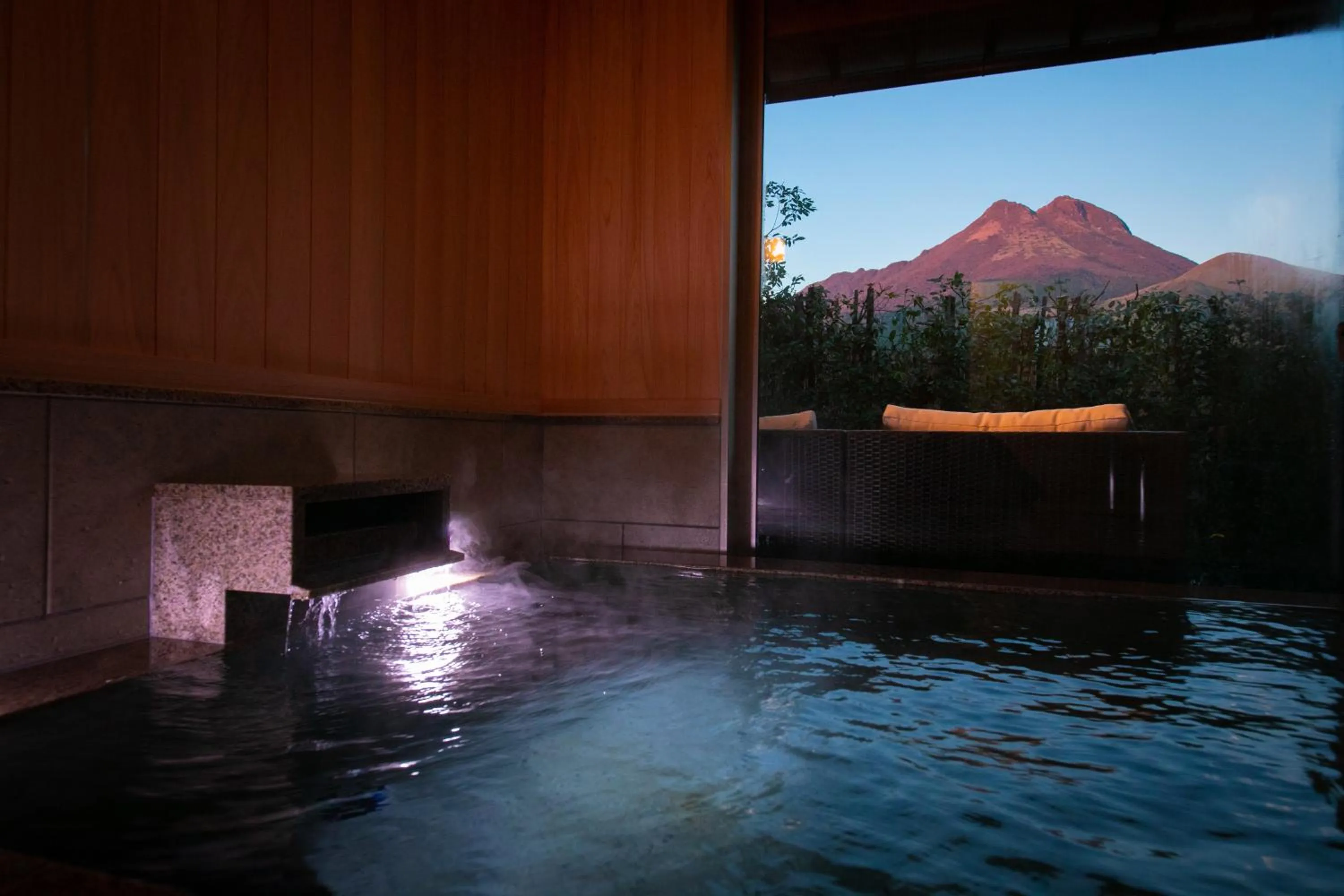 Hot Spring Bath in Saigakukan