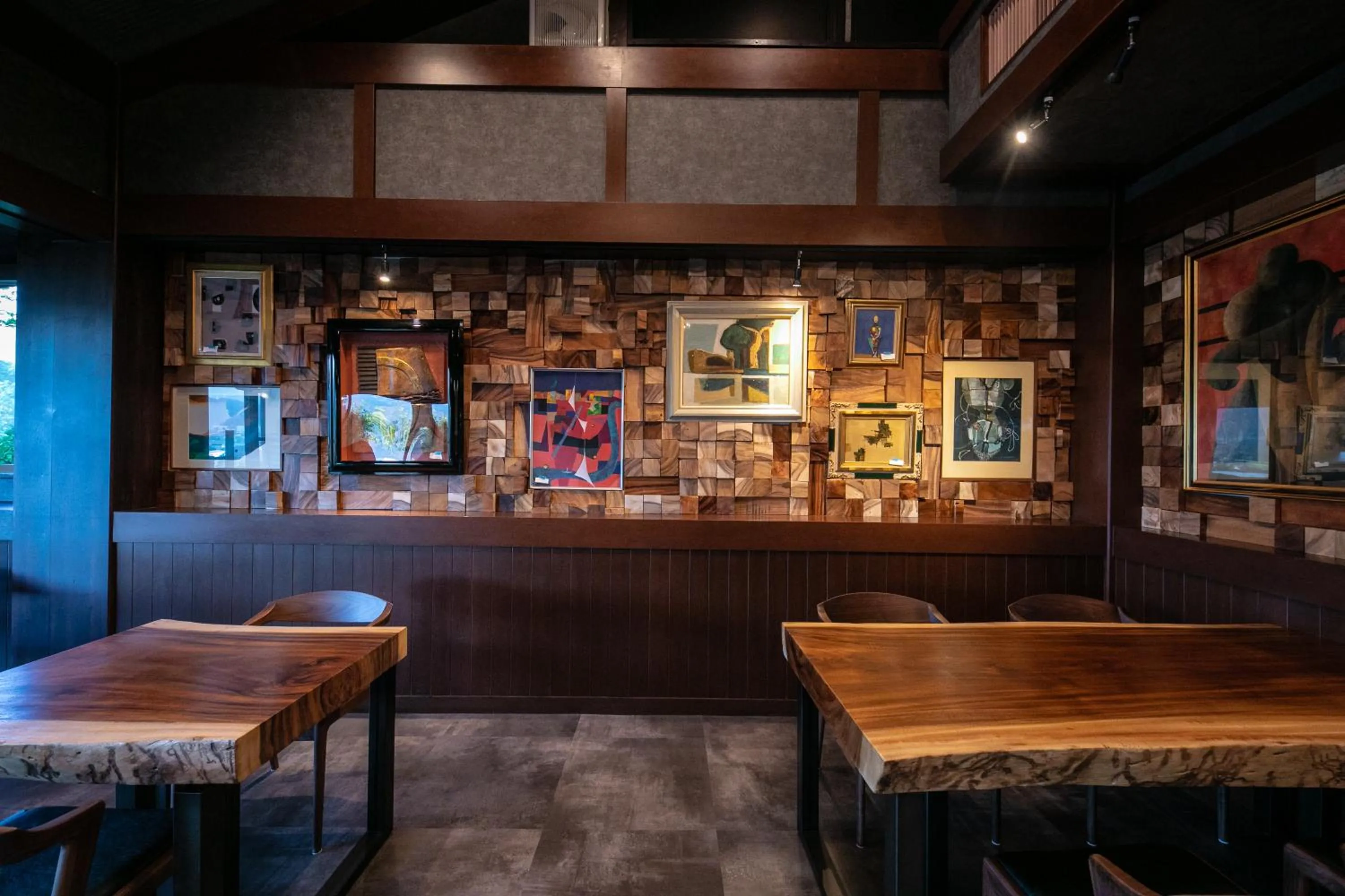 Restaurant/places to eat in Saigakukan