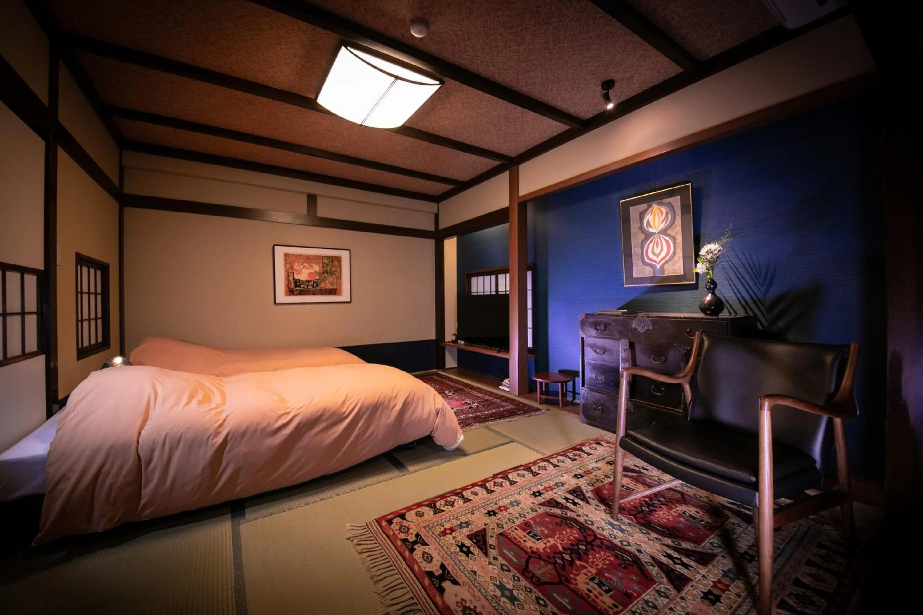 Photo of the whole room, Bed in Saigakukan