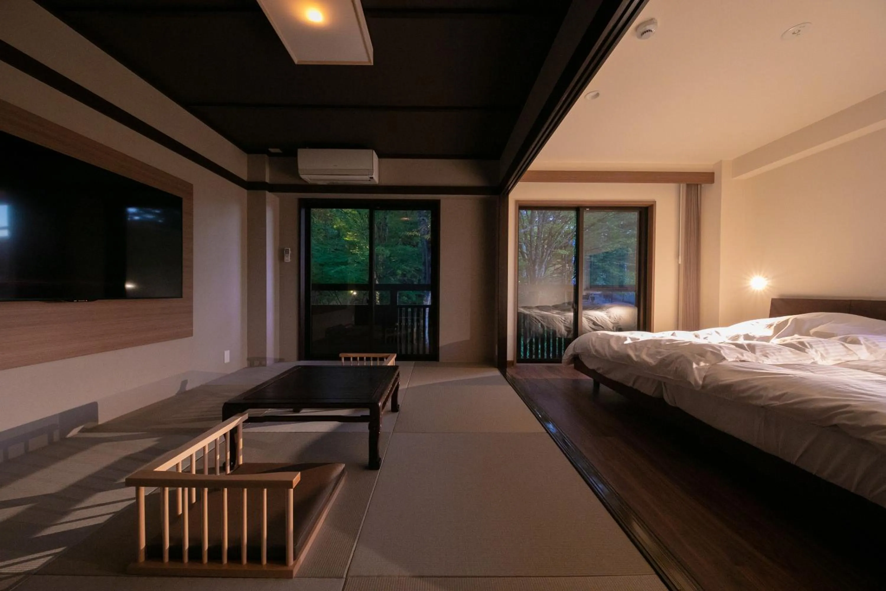 Living room, Bed in Saigakukan