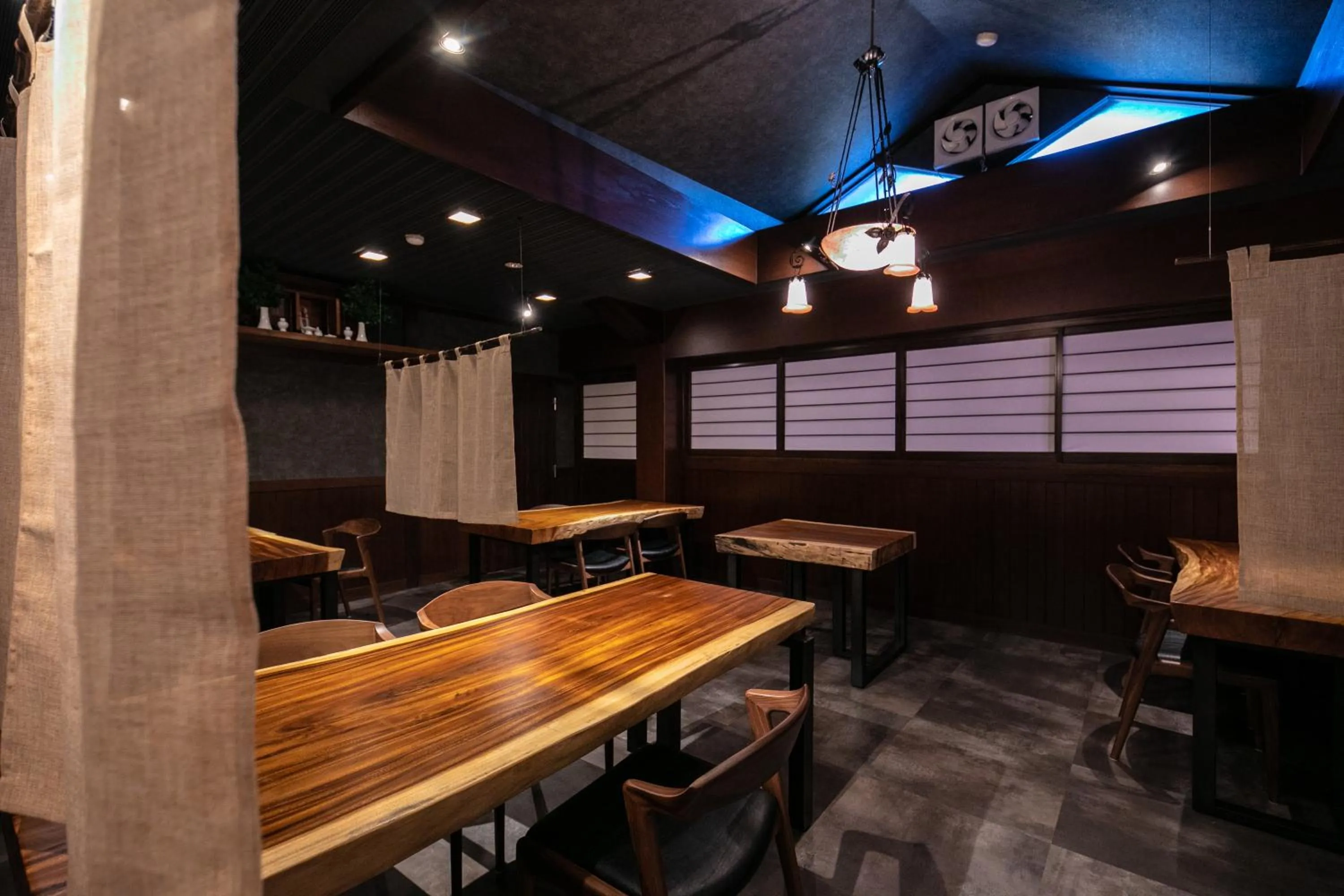 Restaurant/places to eat in Saigakukan