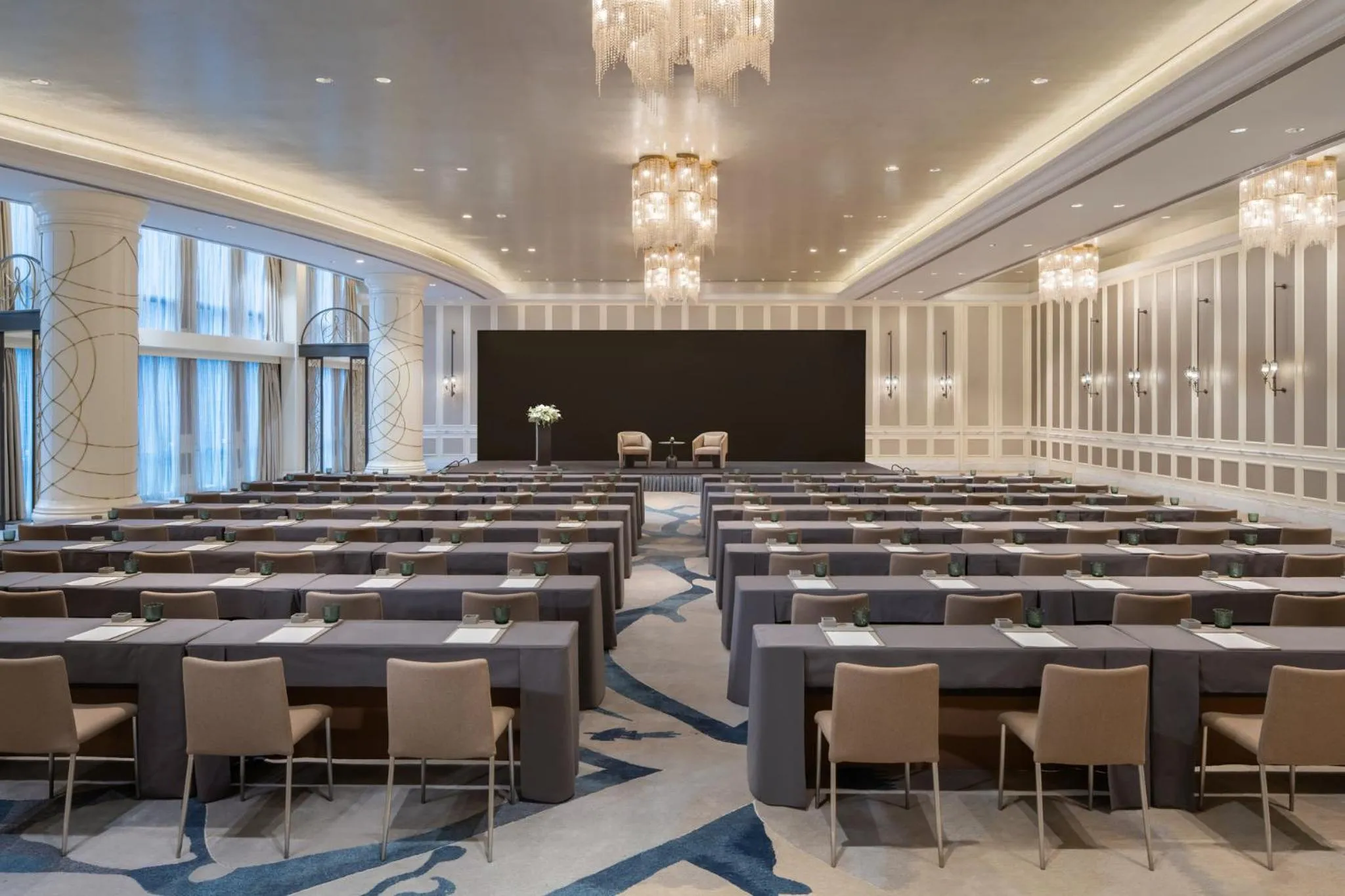 Banquet/Function facilities in Hangzhou Wulin GDA Hotel, Vignette Collection - Nearby the iconic Wulin Square, with only a few minutes' walk to the West Lake