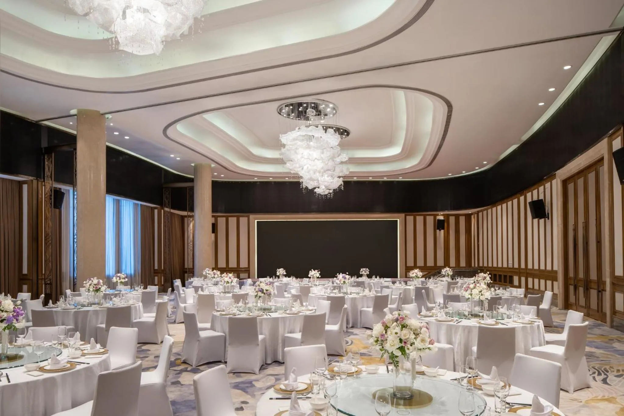 Banquet/Function facilities in Hangzhou Wulin GDA Hotel, Vignette Collection - Nearby the iconic Wulin Square, with only a few minutes' walk to the West Lake