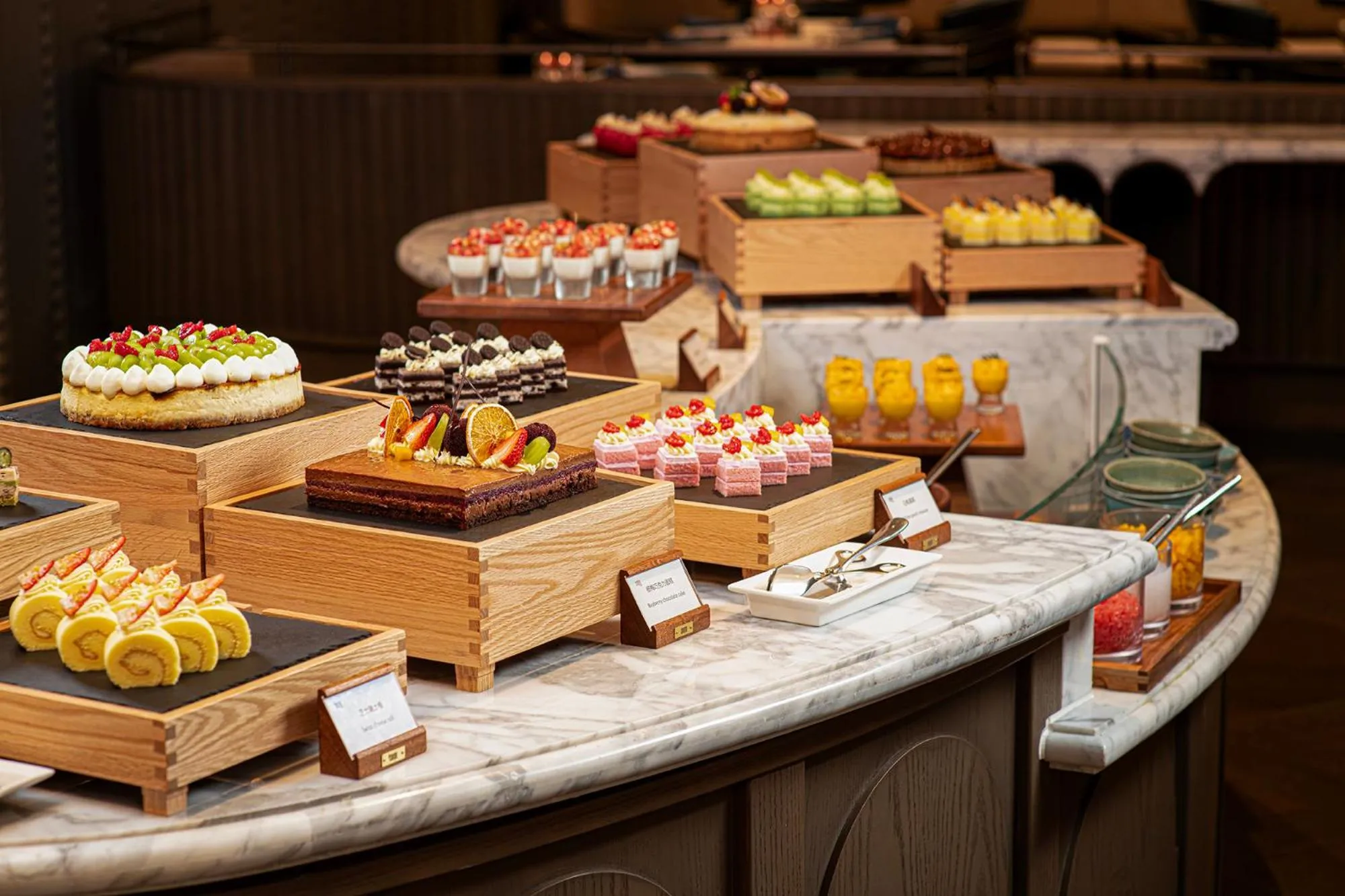 Dinner in Hangzhou Wulin GDA Hotel, Vignette Collection - Nearby the iconic Wulin Square, with only a few minutes' walk to the West Lake