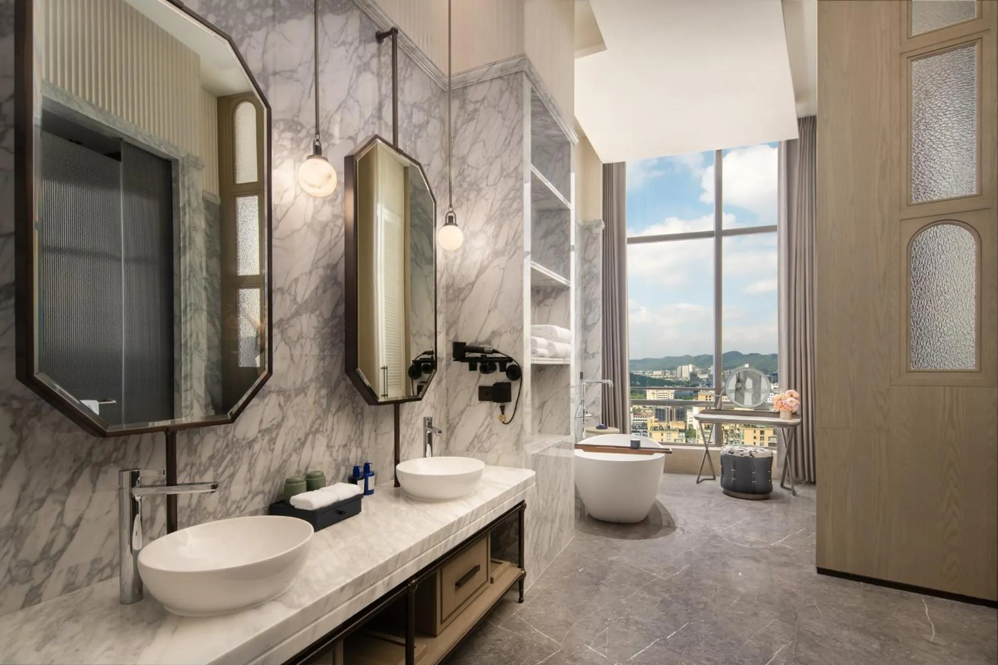 Photo of the whole room in Hangzhou Wulin GDA Hotel, Vignette Collection - Nearby the iconic Wulin Square, with only a few minutes' walk to the West Lake