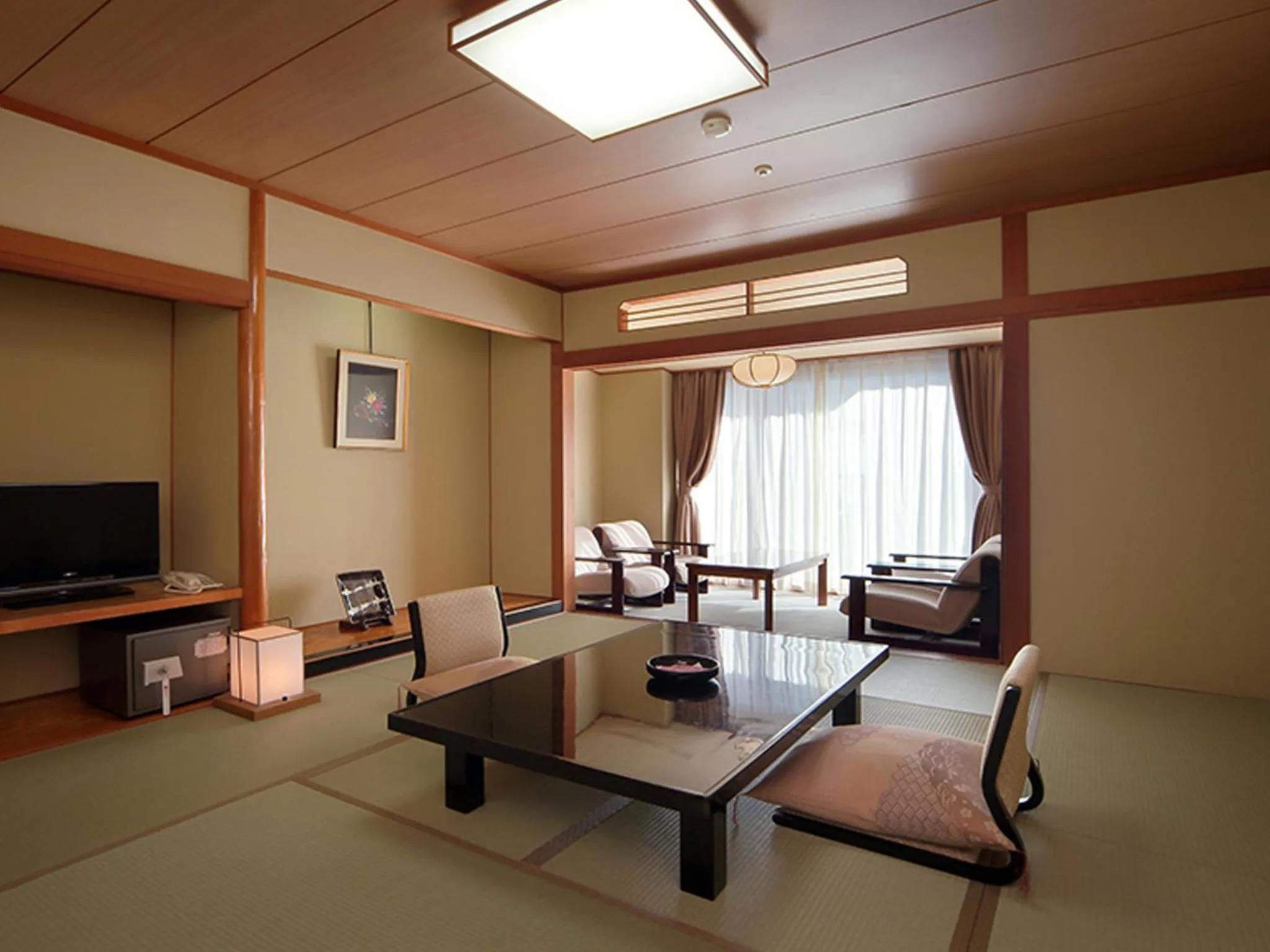 Photo of the whole room in Asaya