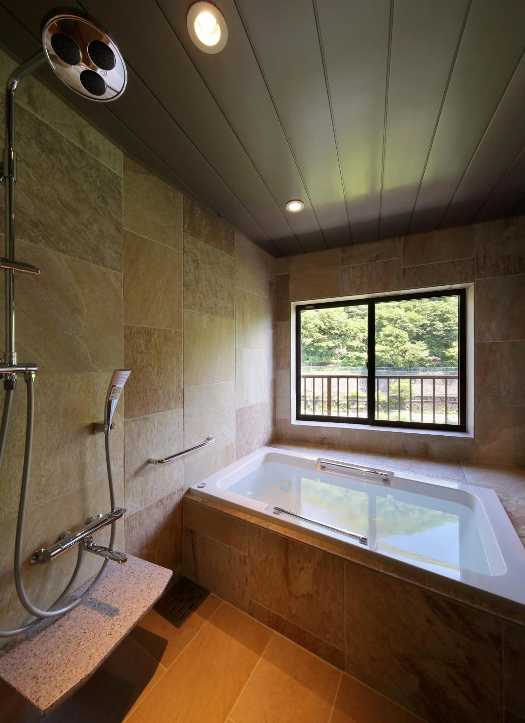 Photo of the whole room in Asaya