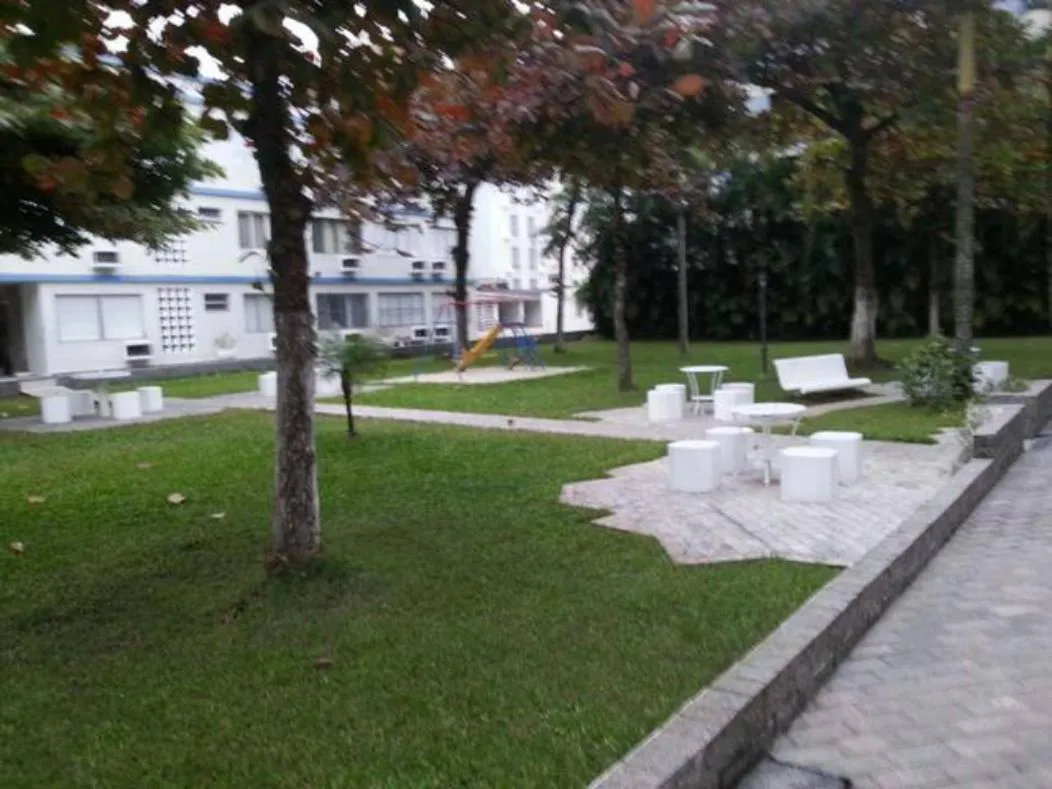 Garden view in Guarujá Enseada - Apto 200m da praia - 02 dorm. Wi-fi + AR + Estacionamento