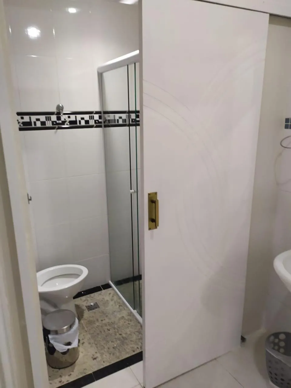 Bathroom in Guarujá Enseada - Apto 200m da praia - 02 dorm. Wi-fi + AR + Estacionamento