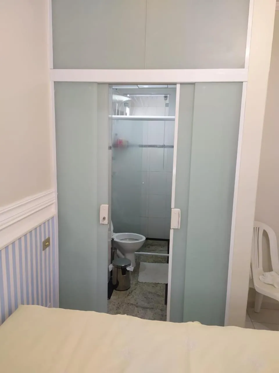 Bathroom in Guarujá Enseada - Apto 200m da praia - 02 dorm. Wi-fi + AR + Estacionamento