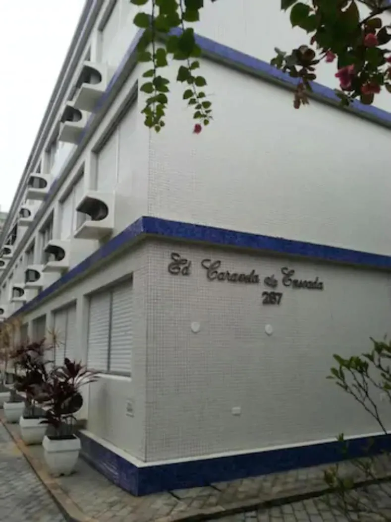 Property building in Guarujá Enseada - Apto 200m da praia - 02 dorm. Wi-fi + AR + Estacionamento