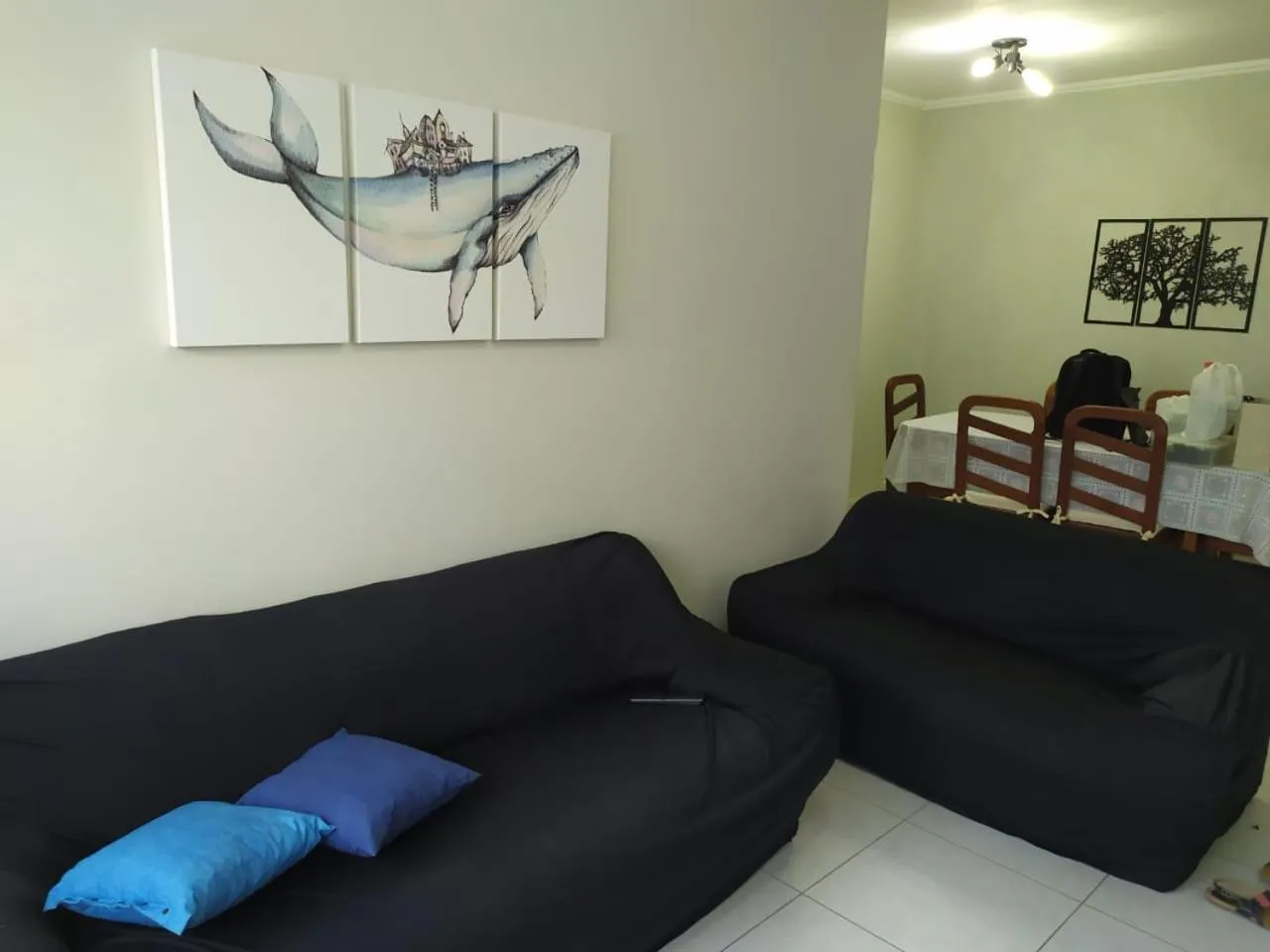 Living room in Guarujá Enseada - Apto 200m da praia - 02 dorm. Wi-fi + AR + Estacionamento