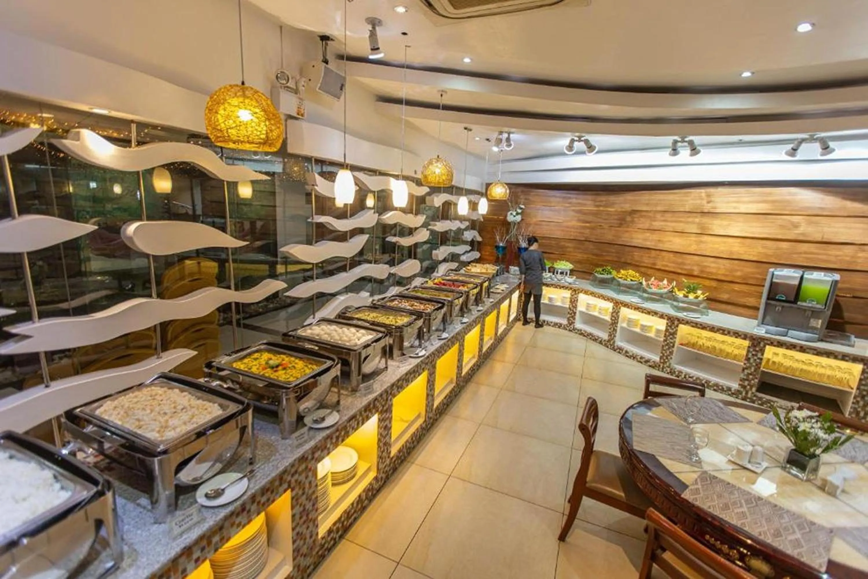 Restaurant/places to eat in Hotel Essencia