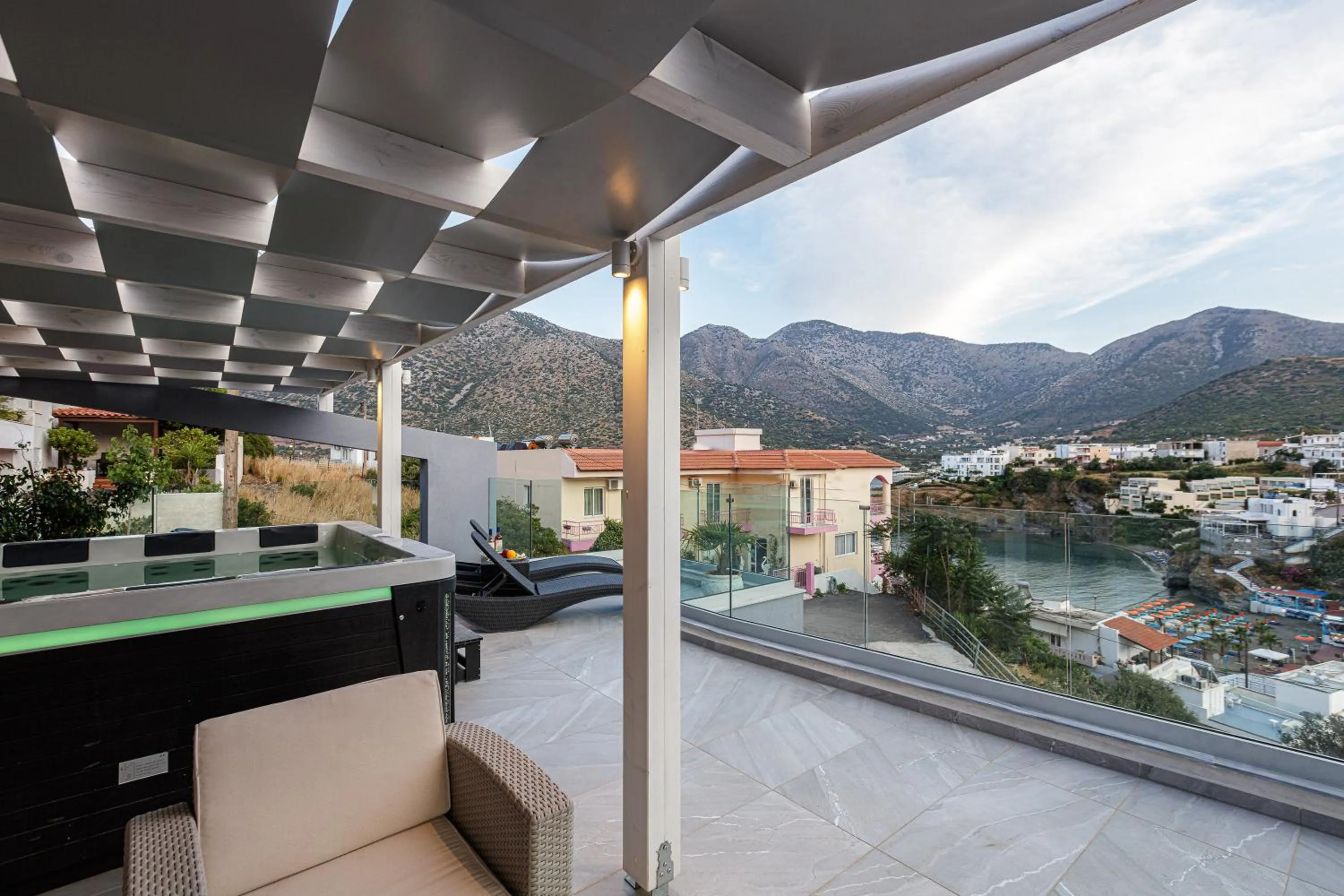 Hot Tub in Akrogiali Apartments