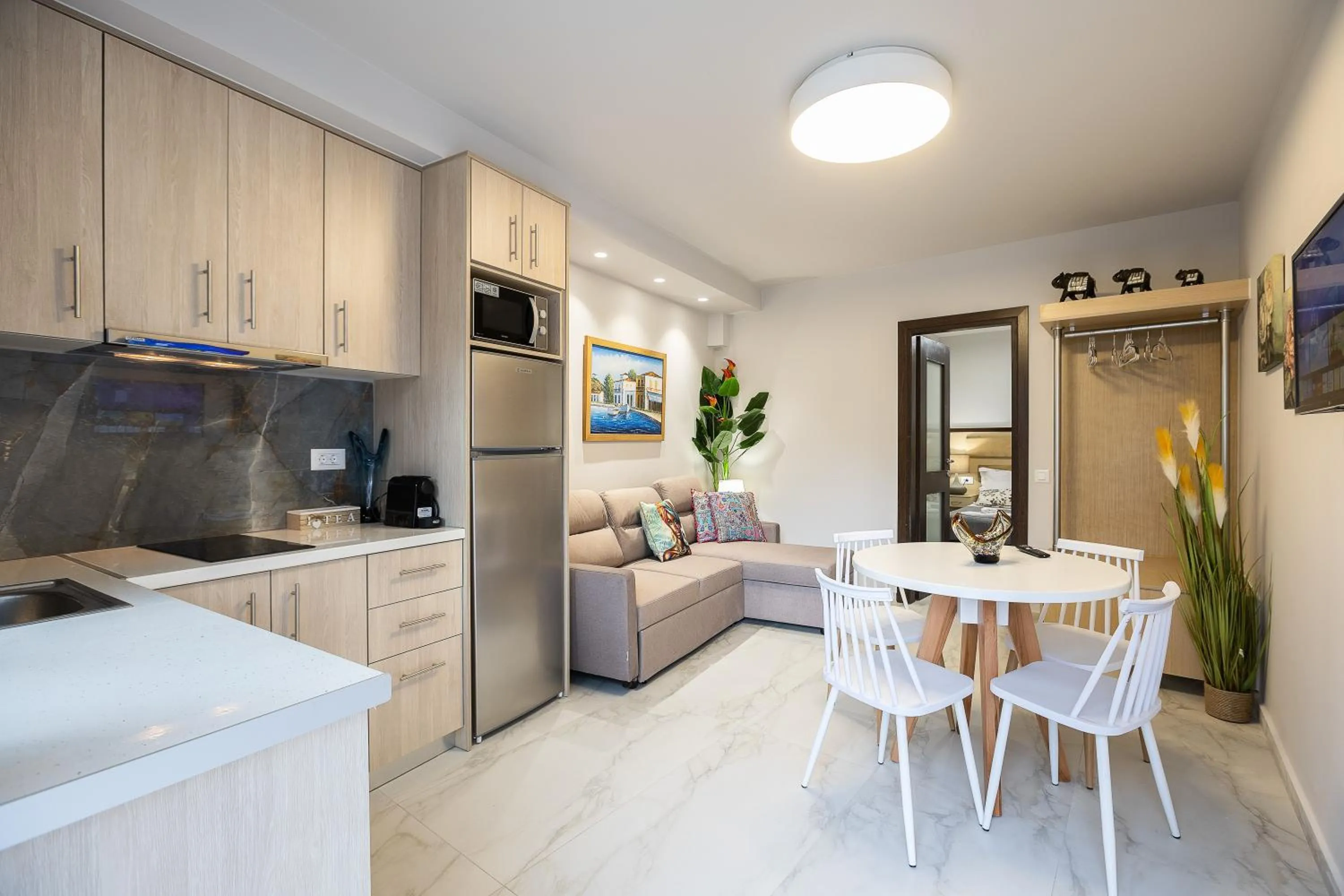 Dining area in Akrogiali Apartments