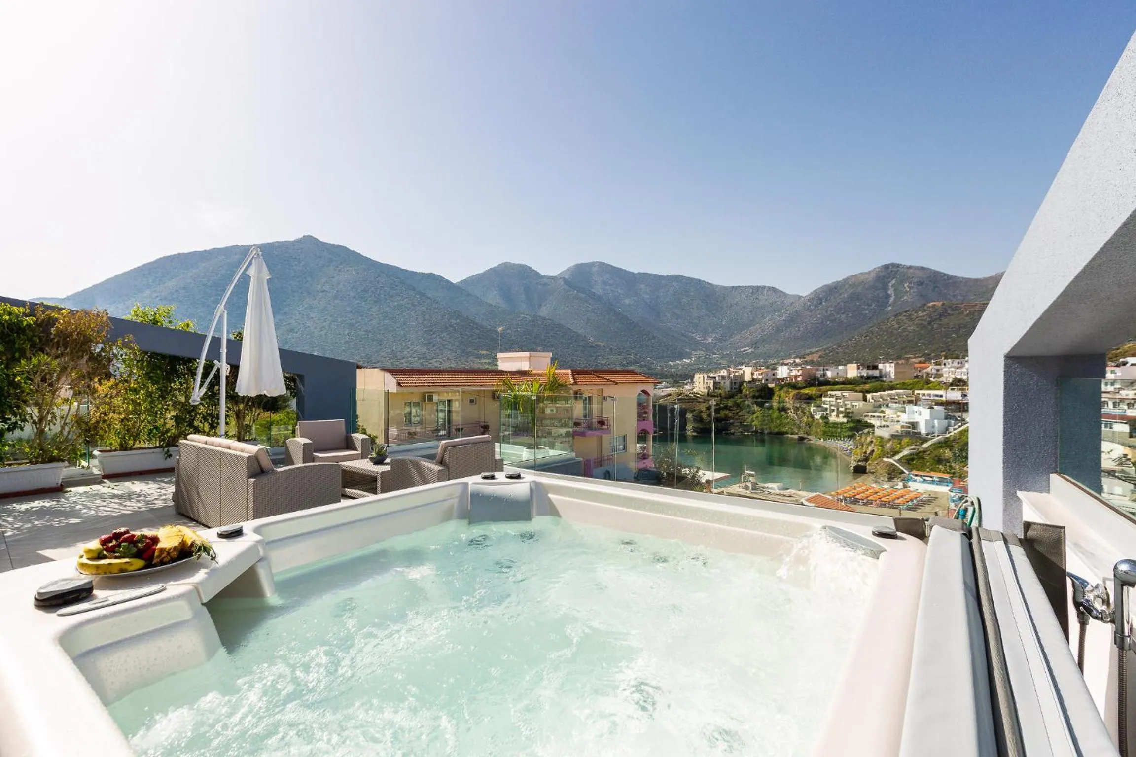 Hot Tub in Akrogiali Apartments