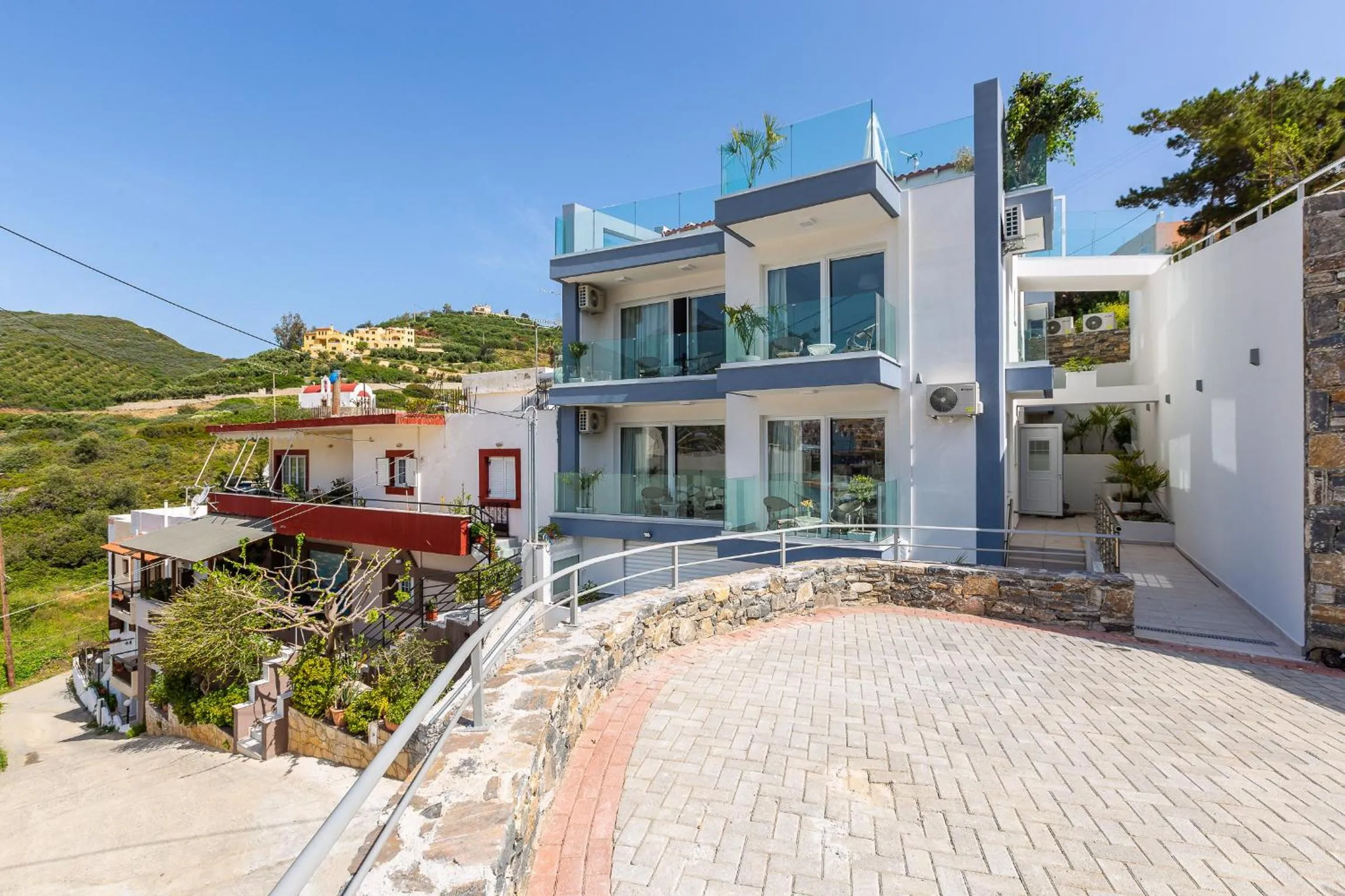 Property building in Akrogiali Apartments