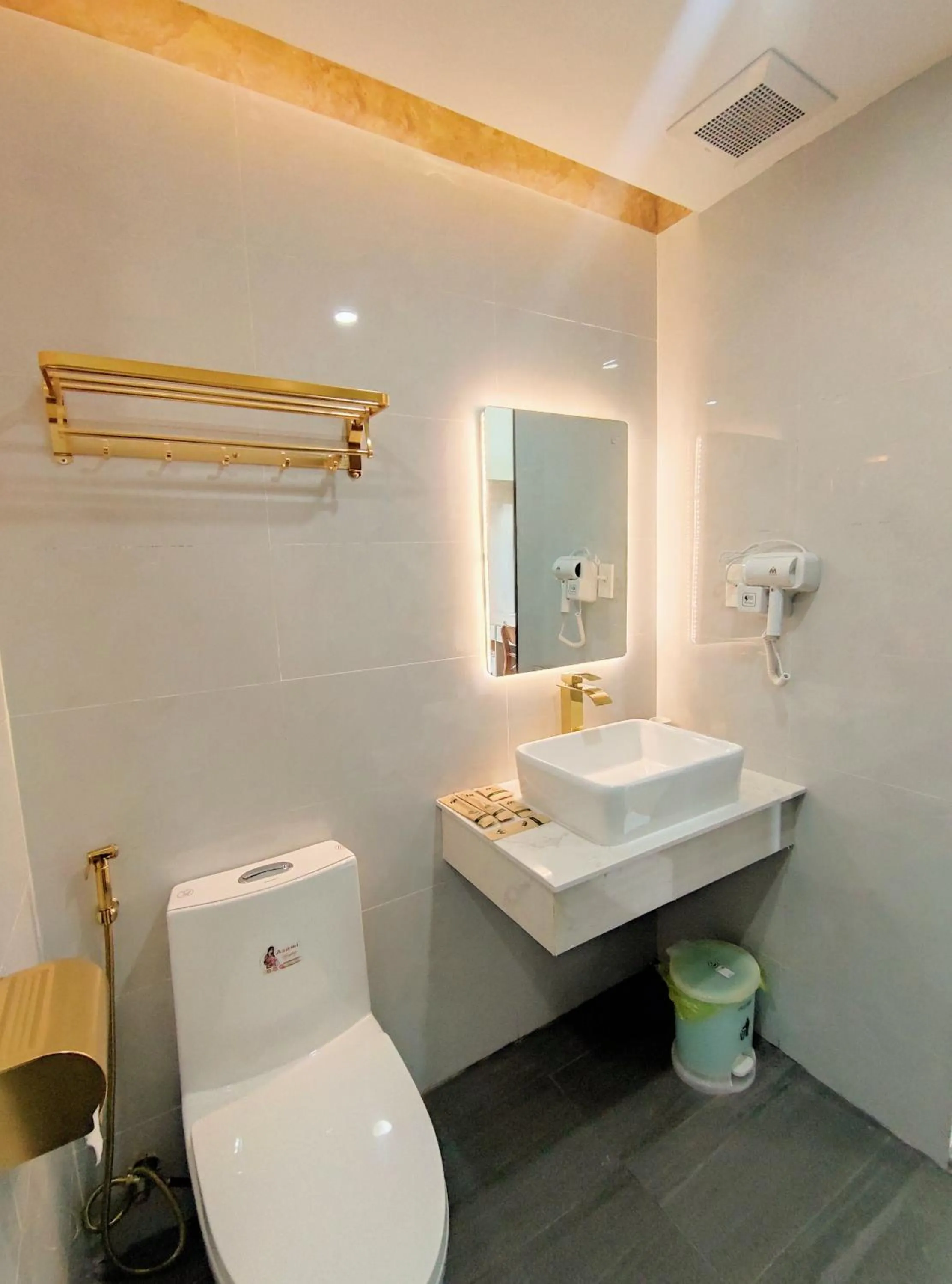 Bathroom in Maris Da Nang Hotel & Apartment