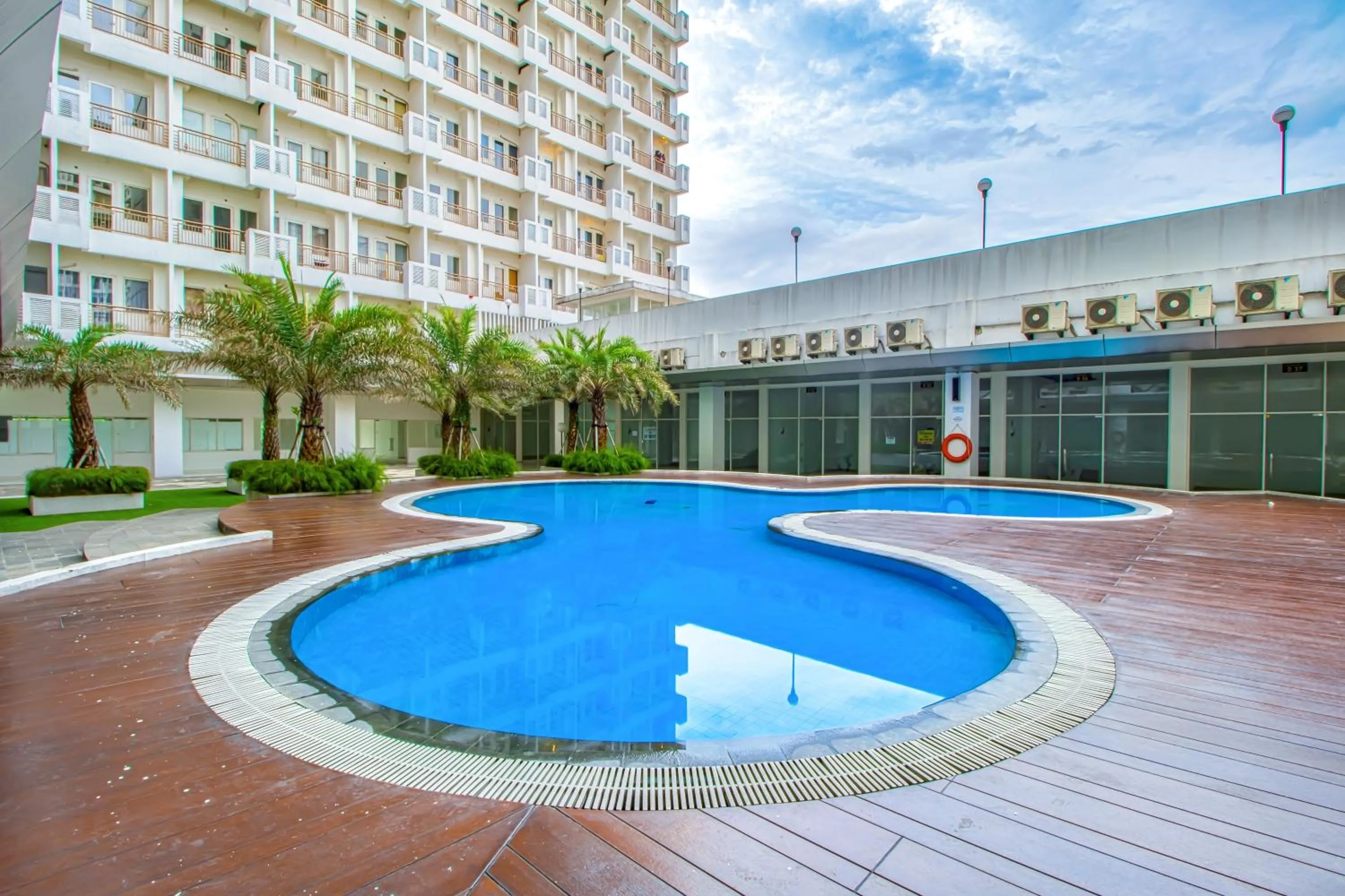 Swimming pool in Skyview Sentul Tower Apartments